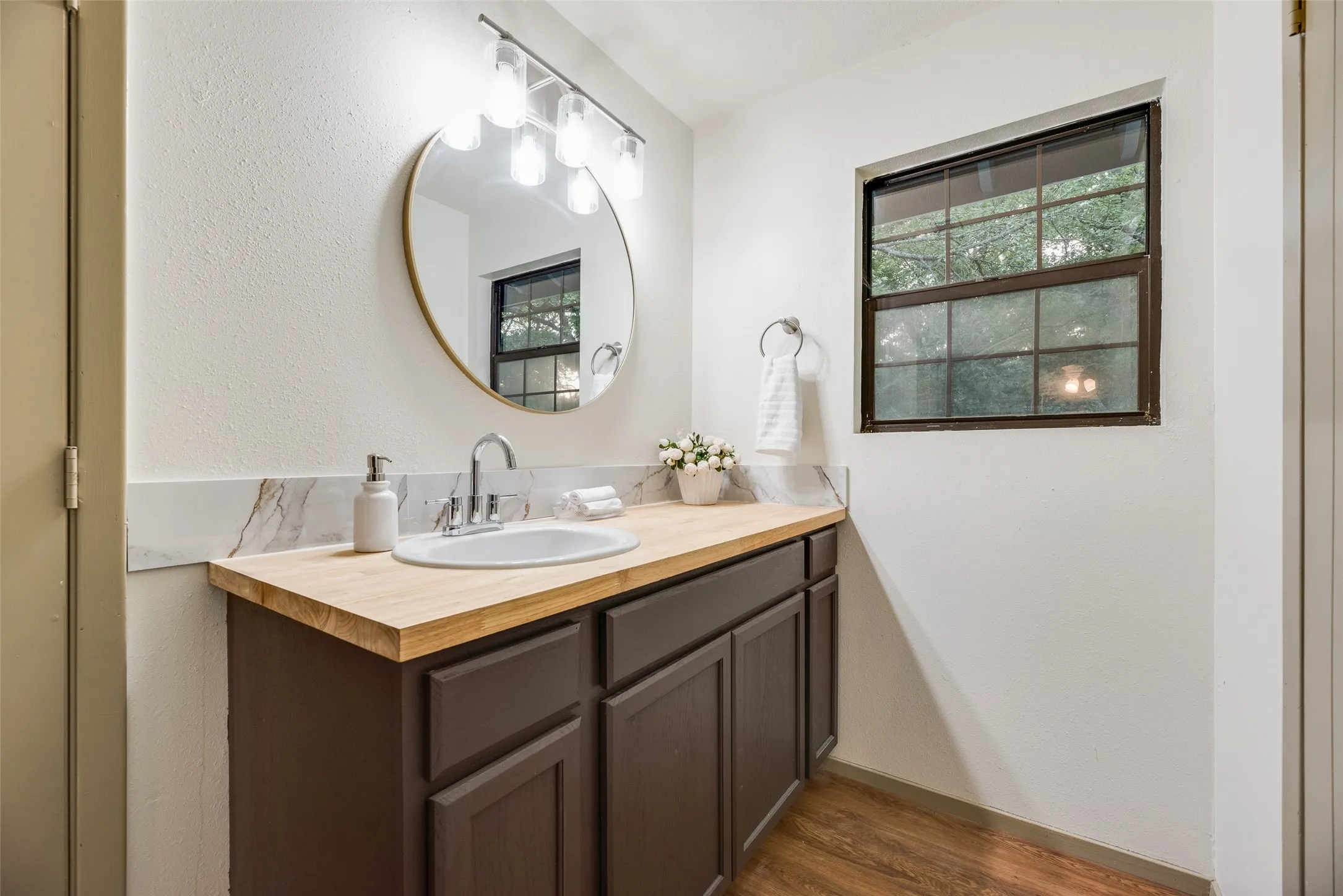 Single Family Residence For Sale in Hunt County , 7680 Private Road 2576, Quinlan, Texas 75474, 3 Bedroom, 3 Bathroom, Garage spaces, 1,656 Sqft, built in 1994, mls#21274988, Real Estate Agent in Quinlan, Homes For Sale in Hunt county, Homes For Sale in Quinlan, Realtor in Quinlan Texas, Real Estate Brokerage Independent Realty Texas, Luminita Cordes Realtor