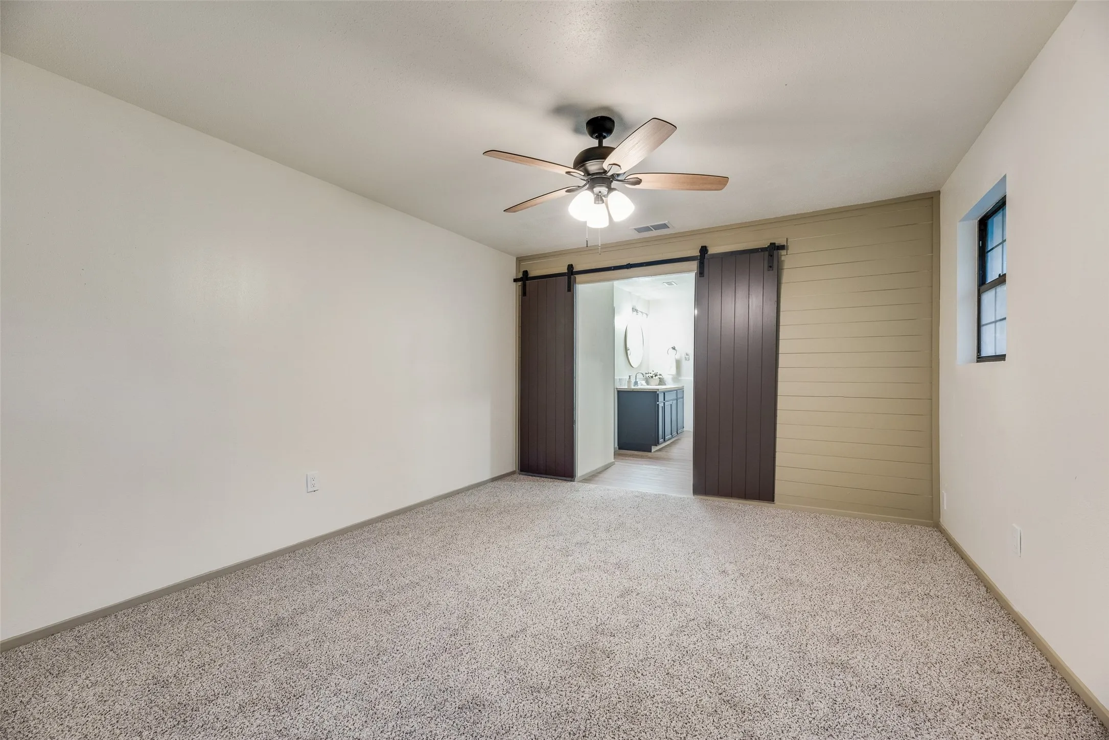 Single Family Residence For Sale in Hunt County , 7680 Private Road 2576, Quinlan, Texas 75474, 3 Bedroom, 3 Bathroom, Garage spaces, 1,656 Sqft, built in 1994, mls#21274988, Real Estate Agent in Quinlan, Homes For Sale in Hunt county, Homes For Sale in Quinlan, Realtor in Quinlan Texas, Real Estate Brokerage Independent Realty Texas, Luminita Cordes Realtor