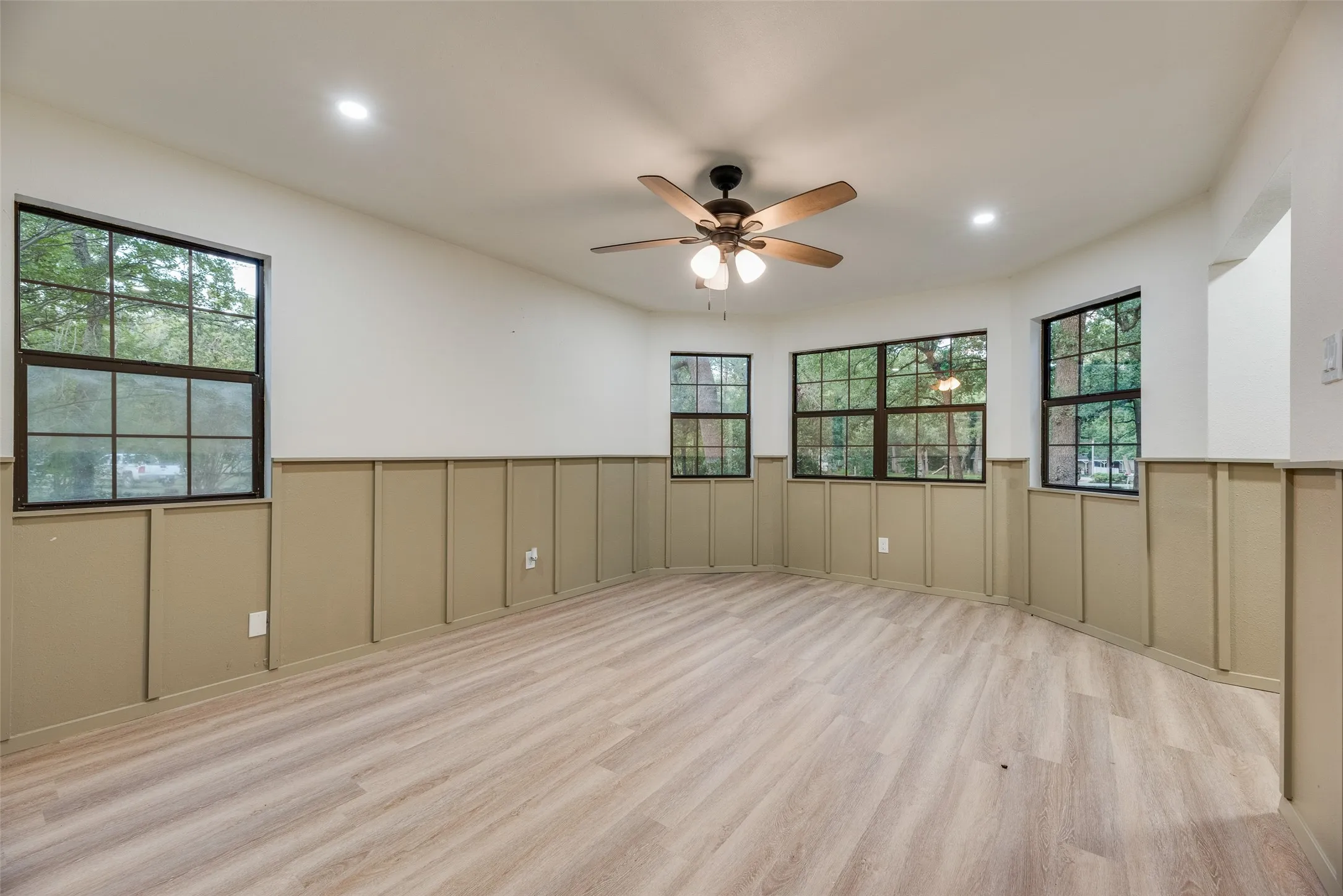 Single Family Residence For Sale in Hunt County , 7680 Private Road 2576, Quinlan, Texas 75474, 3 Bedroom, 3 Bathroom, Garage spaces, 1,656 Sqft, built in 1994, mls#21274988, Real Estate Agent in Quinlan, Homes For Sale in Hunt county, Homes For Sale in Quinlan, Realtor in Quinlan Texas, Real Estate Brokerage Independent Realty Texas, Luminita Cordes Realtor