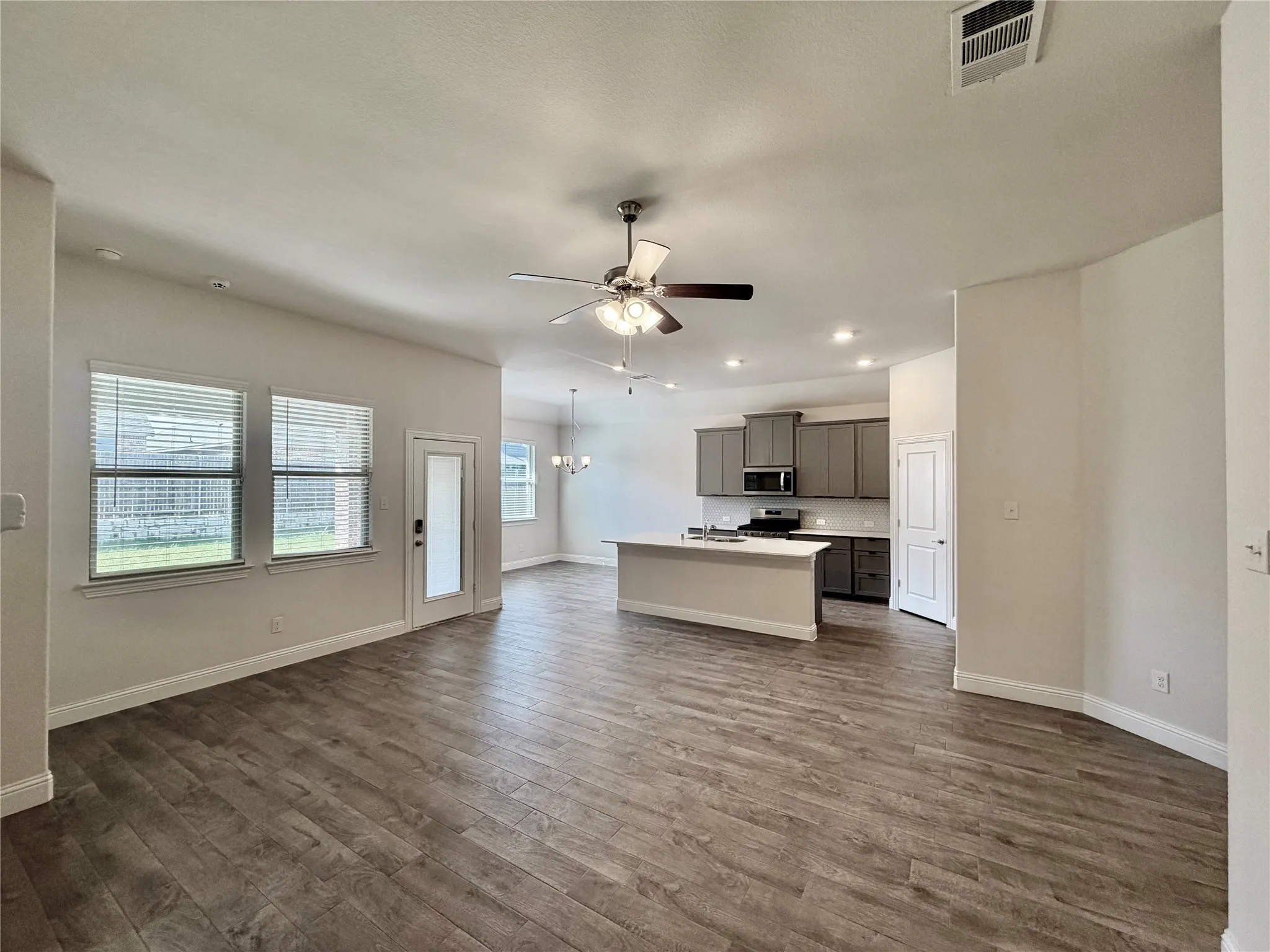 Single Family Residence For Rent in Kaufman County , 4175 Beamer Drive, Forney, Texas 75126, 4 Bedroom, 2 Bathroom, 2 Garage spaces, 1,830 Sqft, built in 2022, mls#21277303, Real Estate Agent in Forney, Homes For Rent in Kaufman county, Homes For Rent in Forney, Realtor in Forney Texas, Real Estate Brokerage Independent Realty Texas, Luminita Cordes Realtor