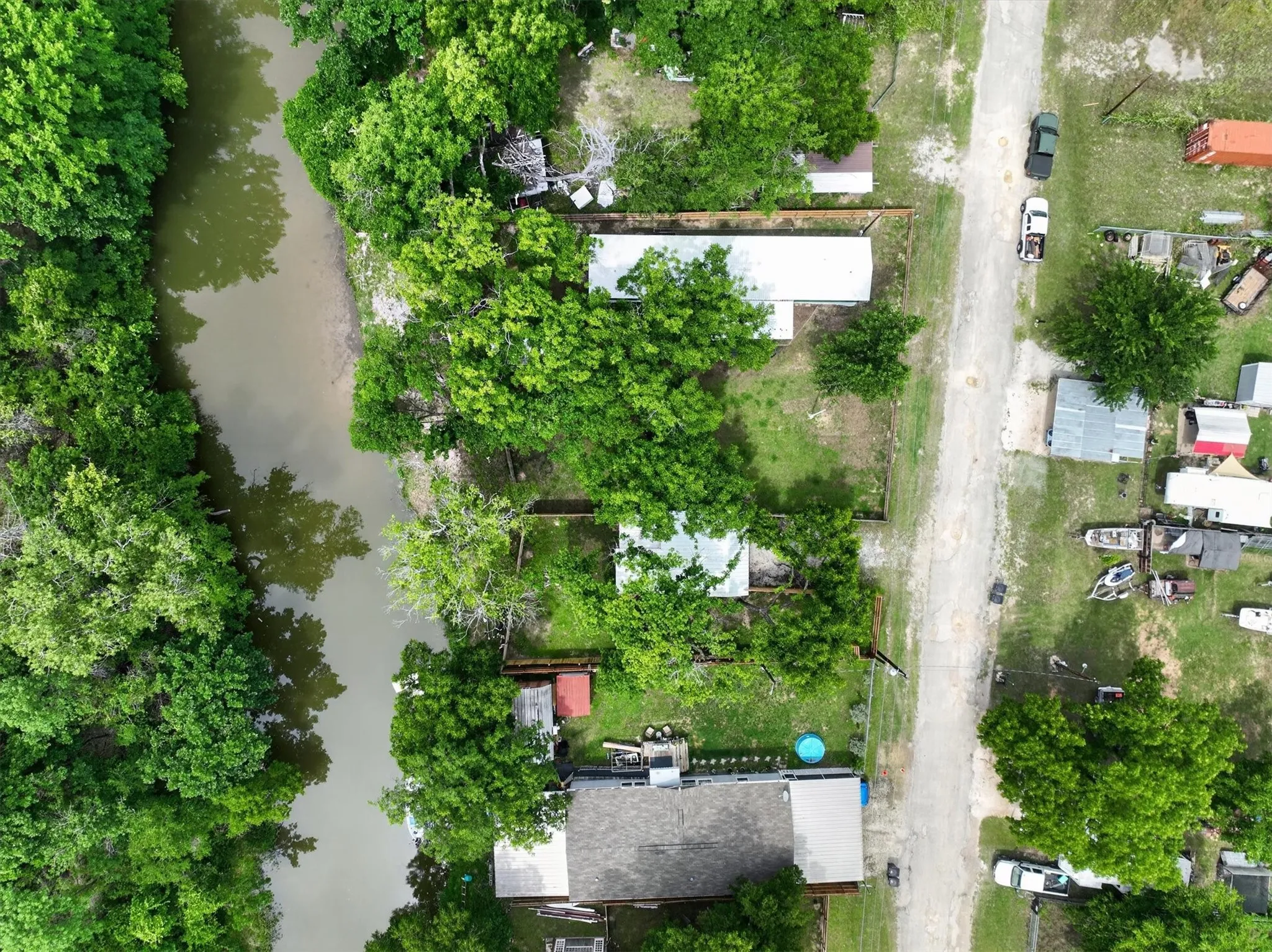 Mobile Home For Sale in Hood County , 5469 Lake Granbury Trail, Granbury, Texas 76048, 3 Bedroom, 3 Bathroom, Garage spaces, 980 Sqft, built in 1983, mls#21283853, Real Estate Agent in Granbury, Homes For Sale in Hood county, Homes For Sale in Granbury, Realtor in Granbury Texas, Real Estate Brokerage Independent Realty Texas, Luminita Cordes Realtor