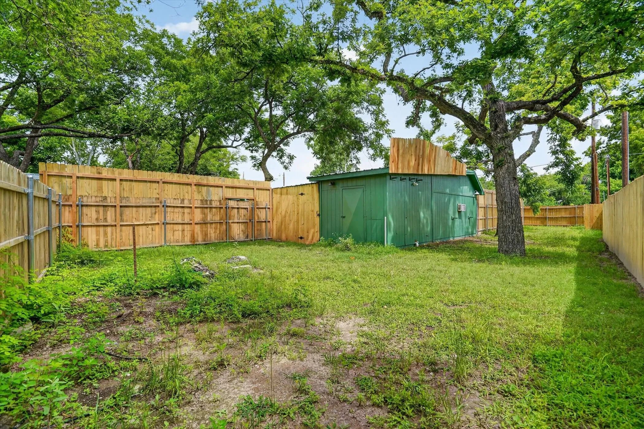 Mobile Home For Sale in Hood County , 5469 Lake Granbury Trail, Granbury, Texas 76048, 3 Bedroom, 3 Bathroom, Garage spaces, 980 Sqft, built in 1983, mls#21283853, Real Estate Agent in Granbury, Homes For Sale in Hood county, Homes For Sale in Granbury, Realtor in Granbury Texas, Real Estate Brokerage Independent Realty Texas, Luminita Cordes Realtor
