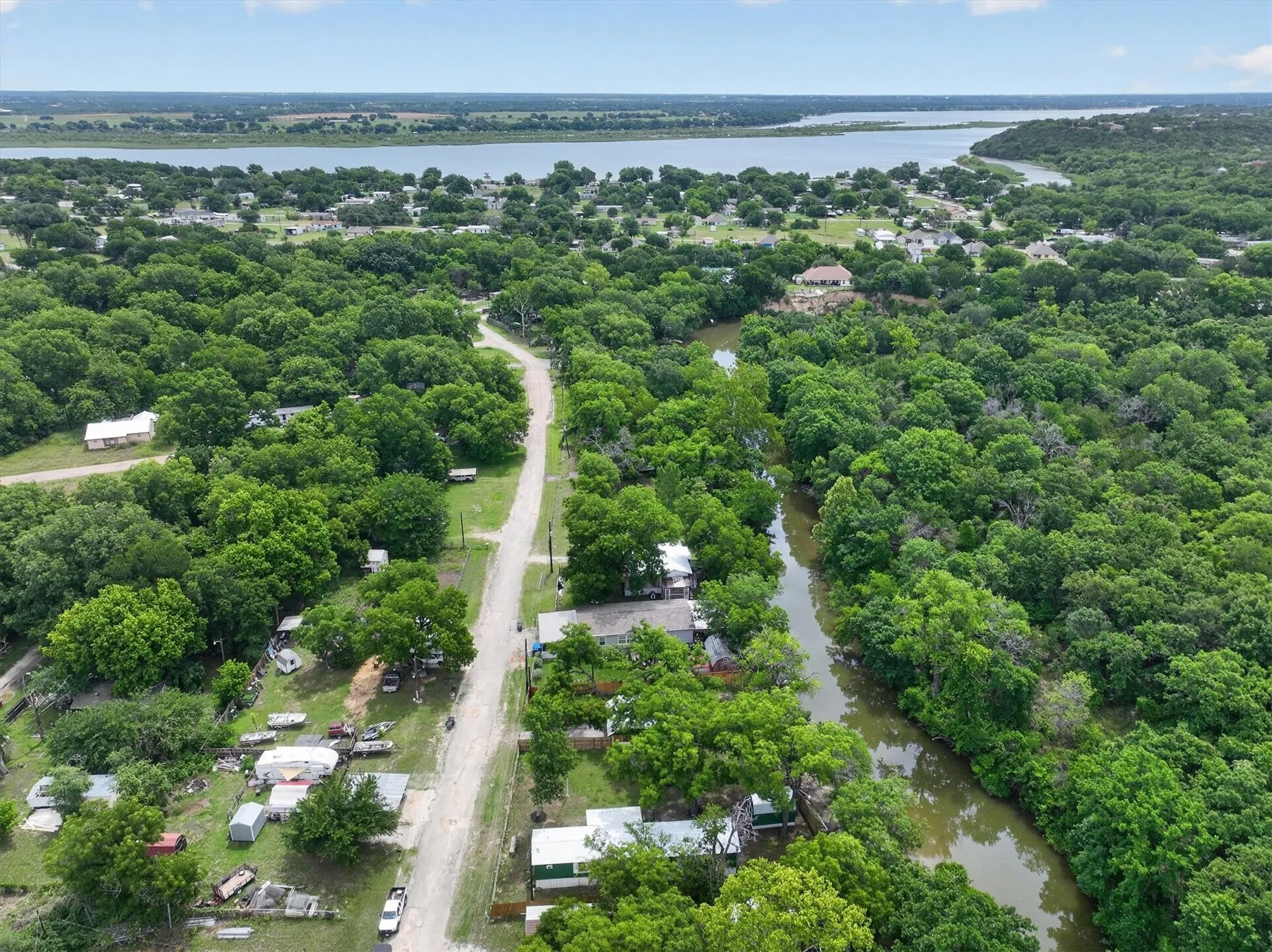 Mobile Home For Sale in Hood County , 5469 Lake Granbury Trail, Granbury, Texas 76048, 3 Bedroom, 3 Bathroom, Garage spaces, 980 Sqft, built in 1983, mls#21283853, Real Estate Agent in Granbury, Homes For Sale in Hood county, Homes For Sale in Granbury, Realtor in Granbury Texas, Real Estate Brokerage Independent Realty Texas, Luminita Cordes Realtor