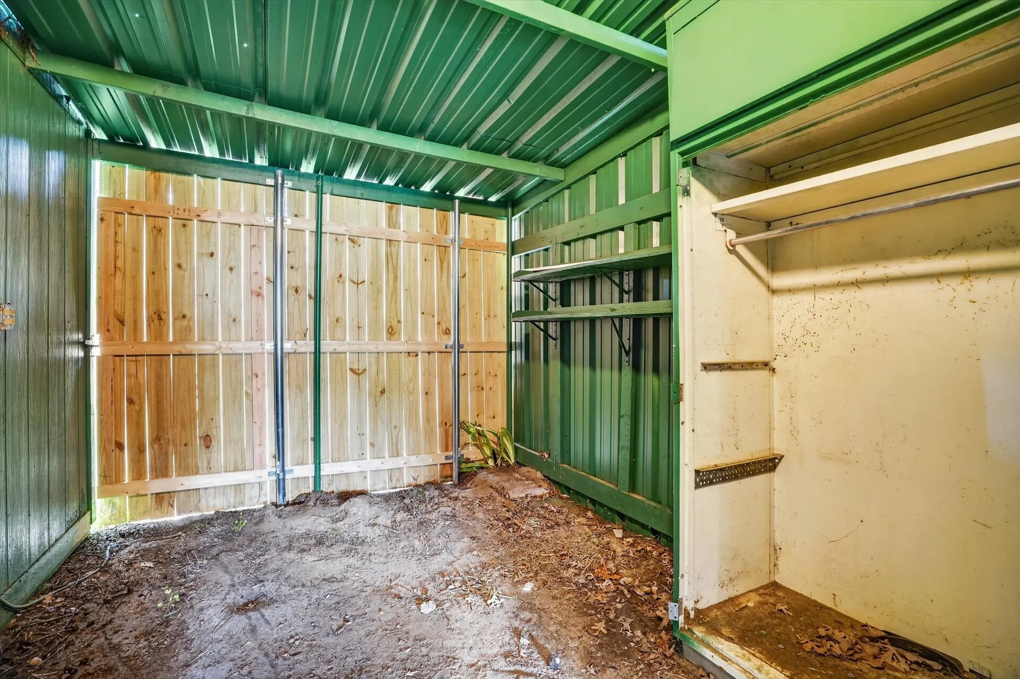 Mobile Home For Sale in Hood County , 5469 Lake Granbury Trail, Granbury, Texas 76048, 3 Bedroom, 3 Bathroom, Garage spaces, 980 Sqft, built in 1983, mls#21283853, Real Estate Agent in Granbury, Homes For Sale in Hood county, Homes For Sale in Granbury, Realtor in Granbury Texas, Real Estate Brokerage Independent Realty Texas, Luminita Cordes Realtor