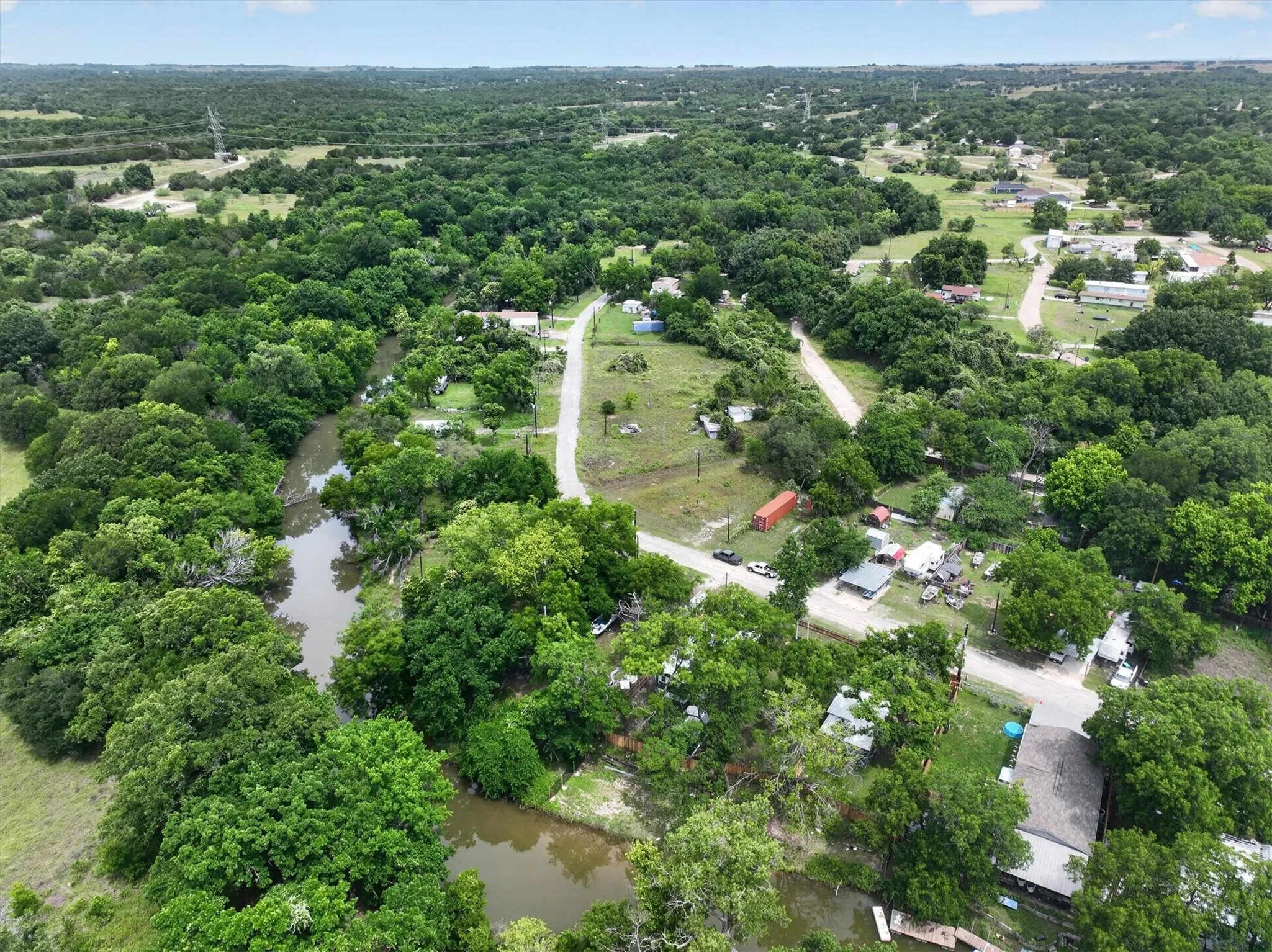 Mobile Home For Sale in Hood County , 5469 Lake Granbury Trail, Granbury, Texas 76048, 3 Bedroom, 3 Bathroom, Garage spaces, 980 Sqft, built in 1983, mls#21283853, Real Estate Agent in Granbury, Homes For Sale in Hood county, Homes For Sale in Granbury, Realtor in Granbury Texas, Real Estate Brokerage Independent Realty Texas, Luminita Cordes Realtor