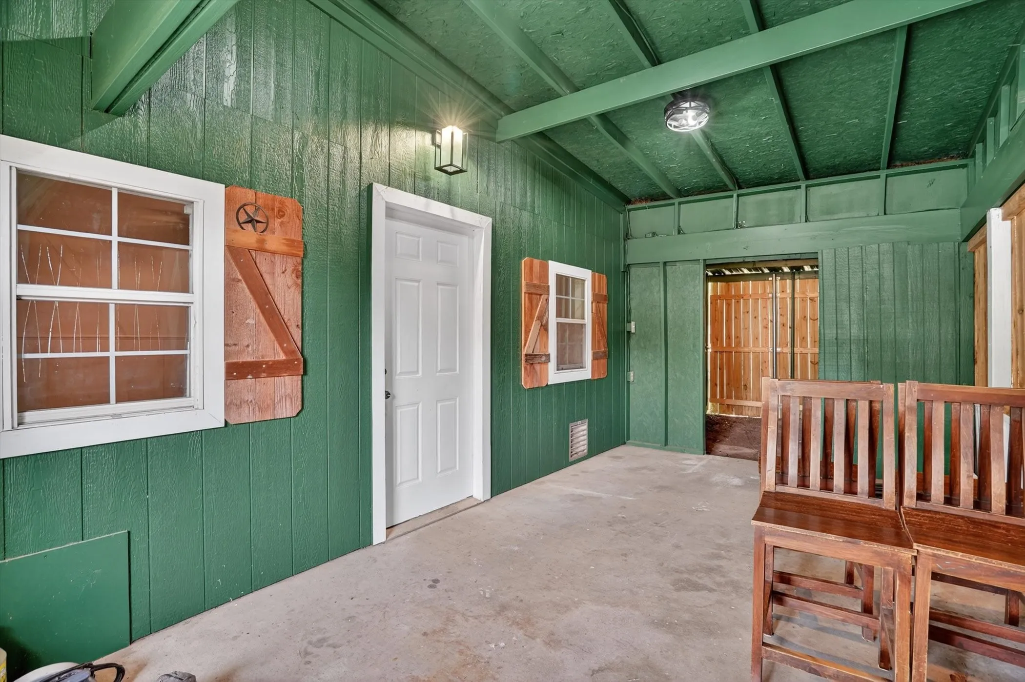 Mobile Home For Sale in Hood County , 5469 Lake Granbury Trail, Granbury, Texas 76048, 3 Bedroom, 3 Bathroom, Garage spaces, 980 Sqft, built in 1983, mls#21283853, Real Estate Agent in Granbury, Homes For Sale in Hood county, Homes For Sale in Granbury, Realtor in Granbury Texas, Real Estate Brokerage Independent Realty Texas, Luminita Cordes Realtor