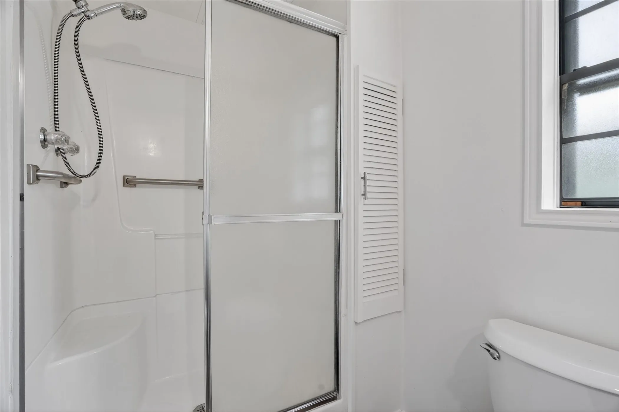Mobile Home For Sale in Hood County , 5469 Lake Granbury Trail, Granbury, Texas 76048, 3 Bedroom, 3 Bathroom, Garage spaces, 980 Sqft, built in 1983, mls#21283853, Real Estate Agent in Granbury, Homes For Sale in Hood county, Homes For Sale in Granbury, Realtor in Granbury Texas, Real Estate Brokerage Independent Realty Texas, Luminita Cordes Realtor