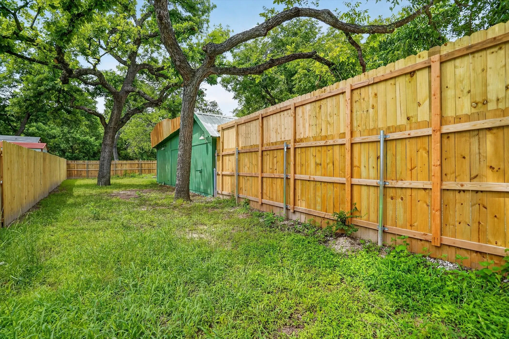 Mobile Home For Sale in Hood County , 5469 Lake Granbury Trail, Granbury, Texas 76048, 3 Bedroom, 3 Bathroom, Garage spaces, 980 Sqft, built in 1983, mls#21283853, Real Estate Agent in Granbury, Homes For Sale in Hood county, Homes For Sale in Granbury, Realtor in Granbury Texas, Real Estate Brokerage Independent Realty Texas, Luminita Cordes Realtor