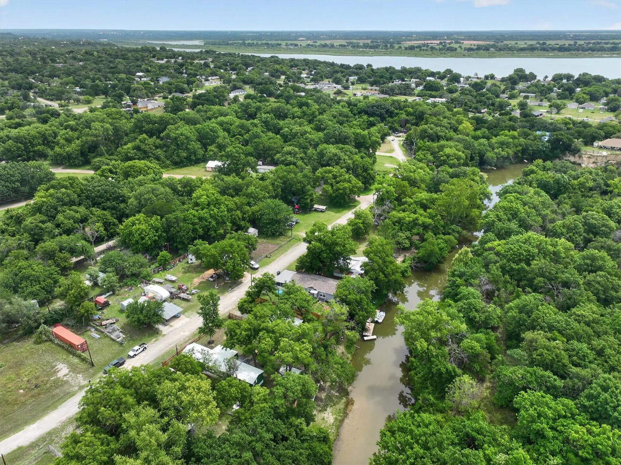 Mobile Home For Sale in Hood County , 5469 Lake Granbury Trail, Granbury, Texas 76048, 3 Bedroom, 3 Bathroom, Garage spaces, 980 Sqft, built in 1983, mls#21283853, Real Estate Agent in Granbury, Homes For Sale in Hood county, Homes For Sale in Granbury, Realtor in Granbury Texas, Real Estate Brokerage Independent Realty Texas, Luminita Cordes Realtor