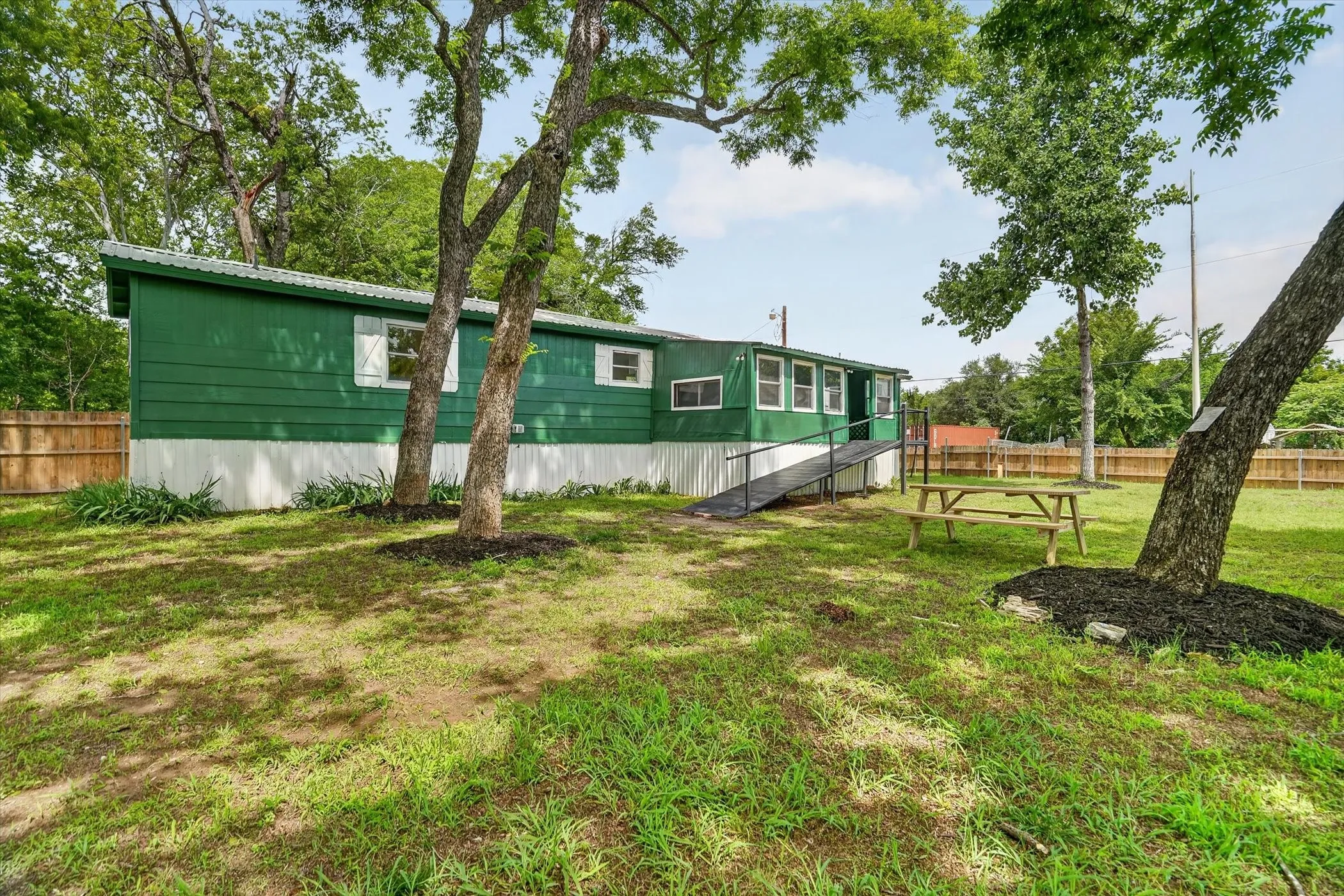 Mobile Home For Sale in Hood County , 5469 Lake Granbury Trail, Granbury, Texas 76048, 3 Bedroom, 3 Bathroom, Garage spaces, 980 Sqft, built in 1983, mls#21283853, Real Estate Agent in Granbury, Homes For Sale in Hood county, Homes For Sale in Granbury, Realtor in Granbury Texas, Real Estate Brokerage Independent Realty Texas, Luminita Cordes Realtor