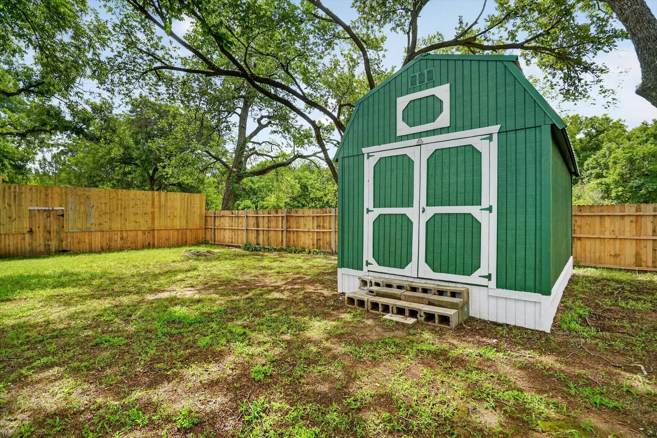 Mobile Home For Sale in Hood County , 5469 Lake Granbury Trail, Granbury, Texas 76048, 3 Bedroom, 3 Bathroom, Garage spaces, 980 Sqft, built in 1983, mls#21283853, Real Estate Agent in Granbury, Homes For Sale in Hood county, Homes For Sale in Granbury, Realtor in Granbury Texas, Real Estate Brokerage Independent Realty Texas, Luminita Cordes Realtor