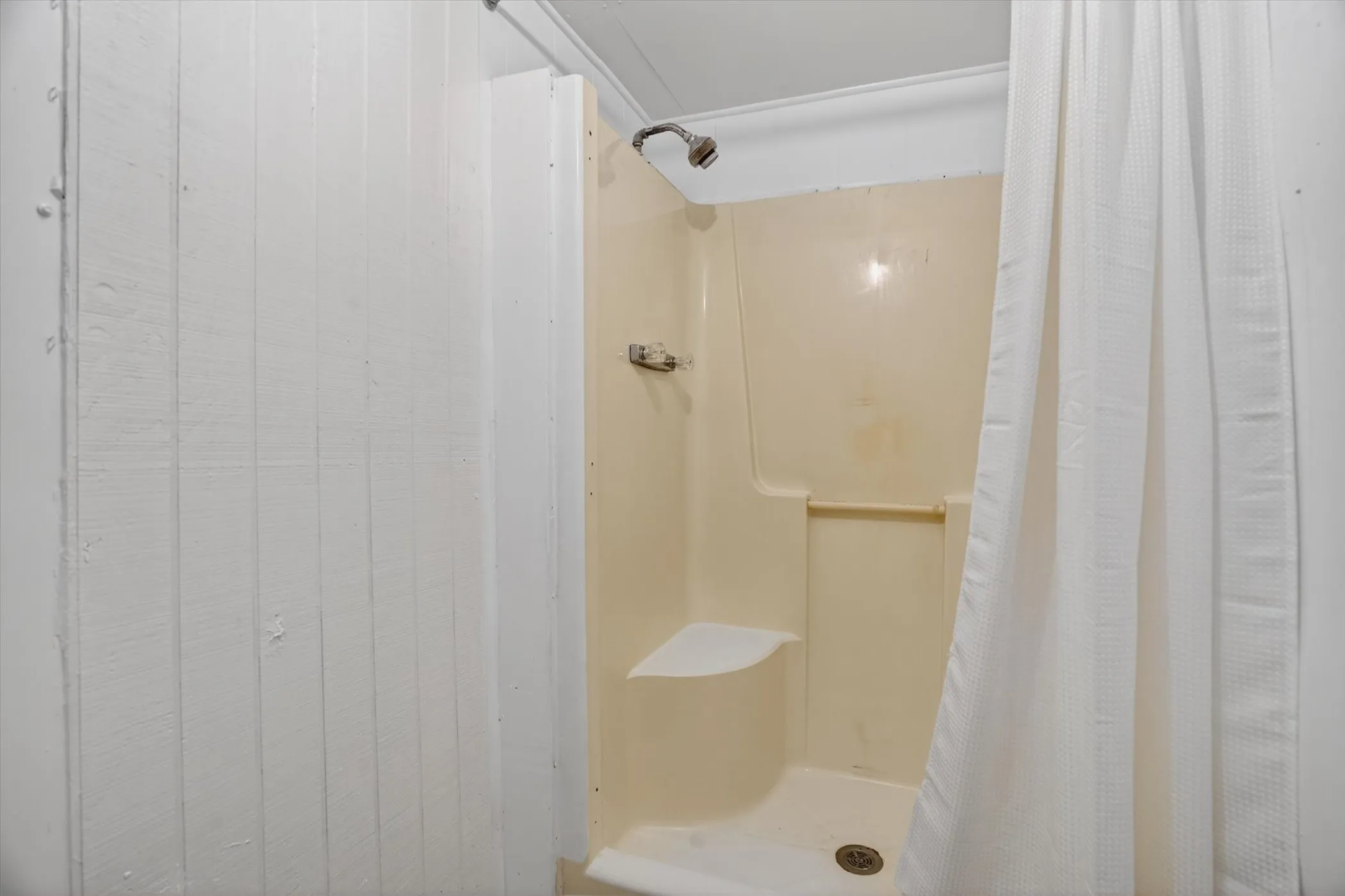 Mobile Home For Sale in Hood County , 5469 Lake Granbury Trail, Granbury, Texas 76048, 3 Bedroom, 3 Bathroom, Garage spaces, 980 Sqft, built in 1983, mls#21283853, Real Estate Agent in Granbury, Homes For Sale in Hood county, Homes For Sale in Granbury, Realtor in Granbury Texas, Real Estate Brokerage Independent Realty Texas, Luminita Cordes Realtor