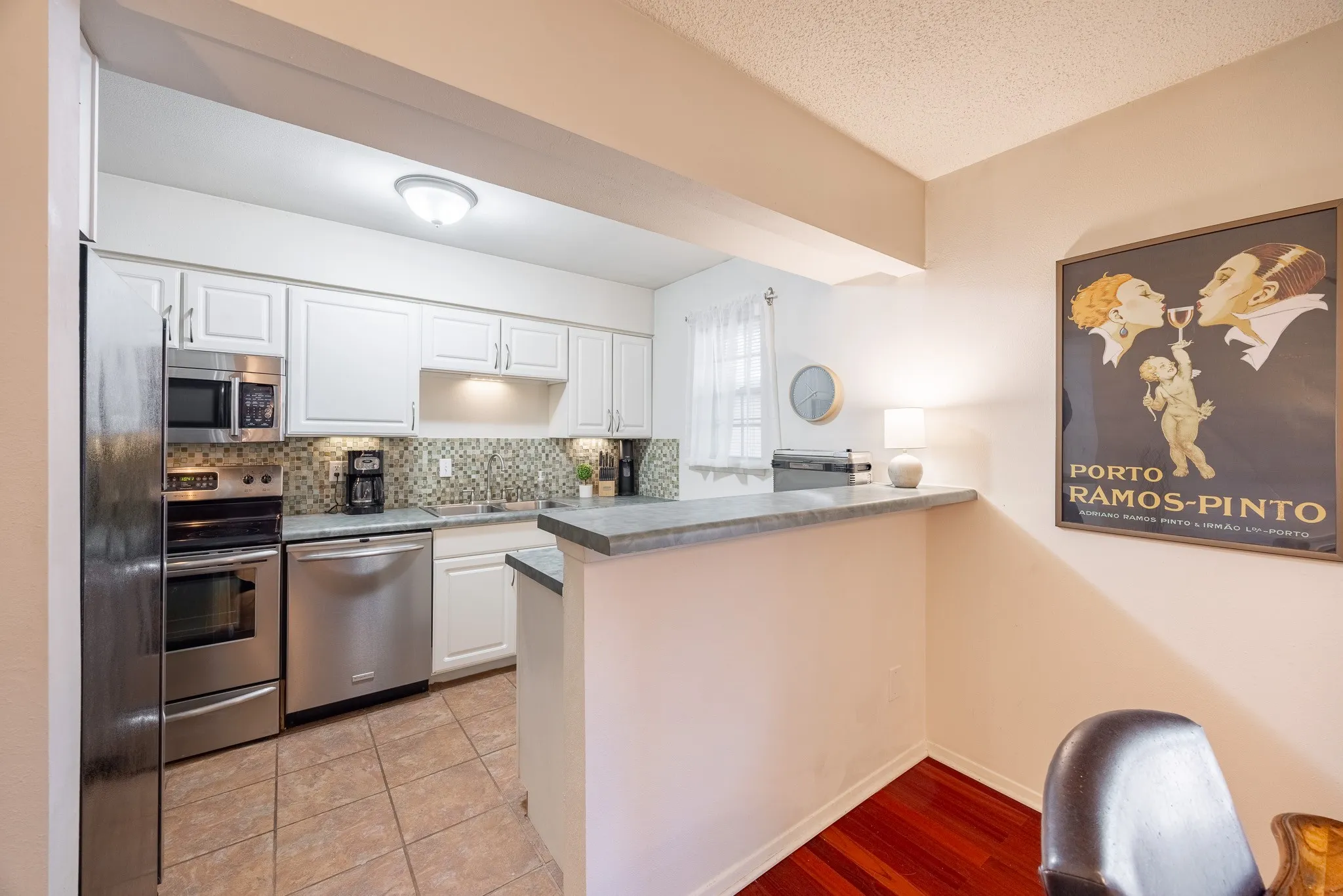 Condominium For Sale in Dallas County , 6027 E University Boulevard 215, Dallas, Texas 75206, 2 Bedroom, 2 Bathroom, Garage spaces, 1,070 Sqft, built in 1964, mls#21287725, Real Estate Agent in Dallas, Homes For Sale in Dallas county, Homes For Sale in Dallas, Realtor in Dallas Texas, Real Estate Brokerage Independent Realty Texas, Luminita Cordes Realtor