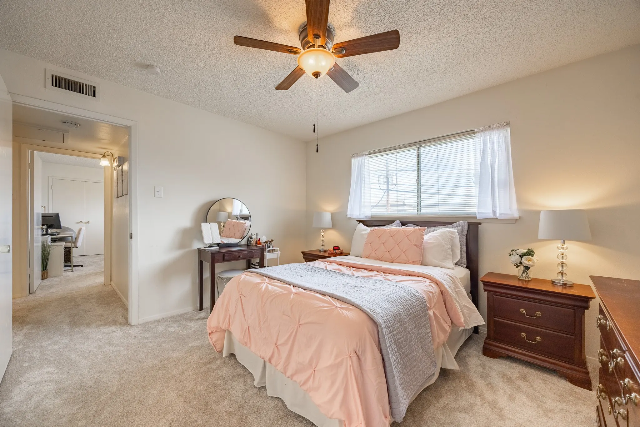Condominium For Sale in Dallas County , 6027 E University Boulevard 215, Dallas, Texas 75206, 2 Bedroom, 2 Bathroom, Garage spaces, 1,070 Sqft, built in 1964, mls#21287725, Real Estate Agent in Dallas, Homes For Sale in Dallas county, Homes For Sale in Dallas, Realtor in Dallas Texas, Real Estate Brokerage Independent Realty Texas, Luminita Cordes Realtor