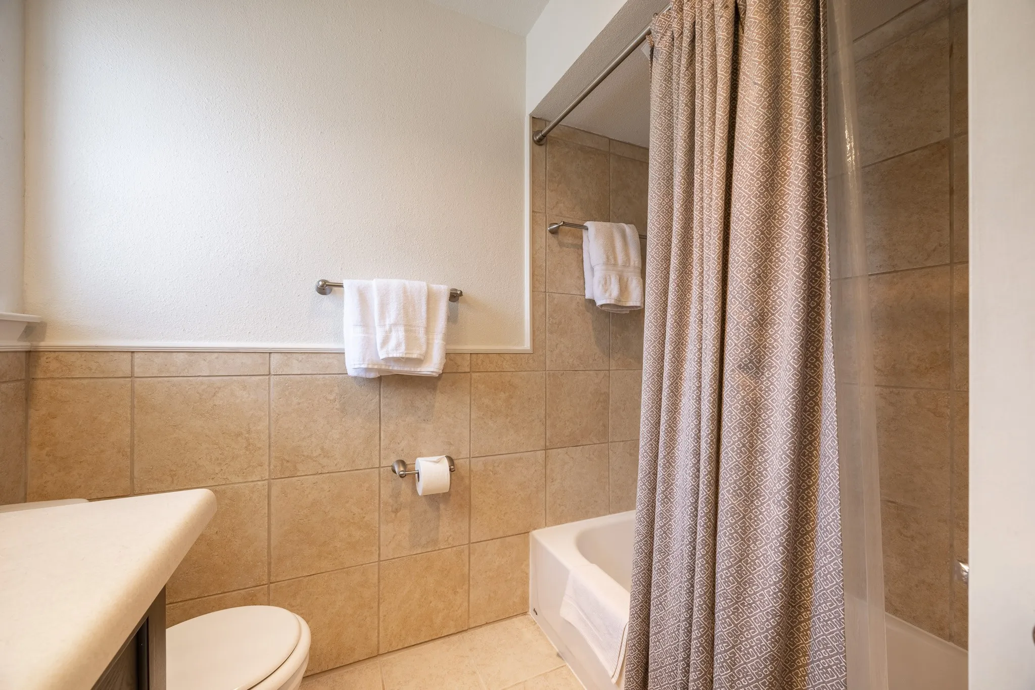 Condominium For Sale in Dallas County , 6027 E University Boulevard 215, Dallas, Texas 75206, 2 Bedroom, 2 Bathroom, Garage spaces, 1,070 Sqft, built in 1964, mls#21287725, Real Estate Agent in Dallas, Homes For Sale in Dallas county, Homes For Sale in Dallas, Realtor in Dallas Texas, Real Estate Brokerage Independent Realty Texas, Luminita Cordes Realtor