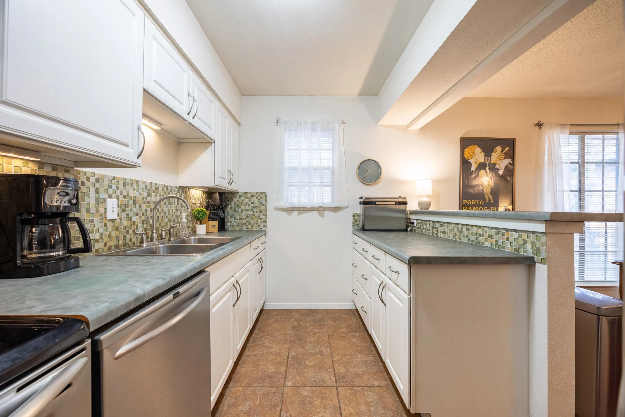 Condominium For Sale in Dallas County , 6027 E University Boulevard 215, Dallas, Texas 75206, 2 Bedroom, 2 Bathroom, Garage spaces, 1,070 Sqft, built in 1964, mls#21287725, Real Estate Agent in Dallas, Homes For Sale in Dallas county, Homes For Sale in Dallas, Realtor in Dallas Texas, Real Estate Brokerage Independent Realty Texas, Luminita Cordes Realtor