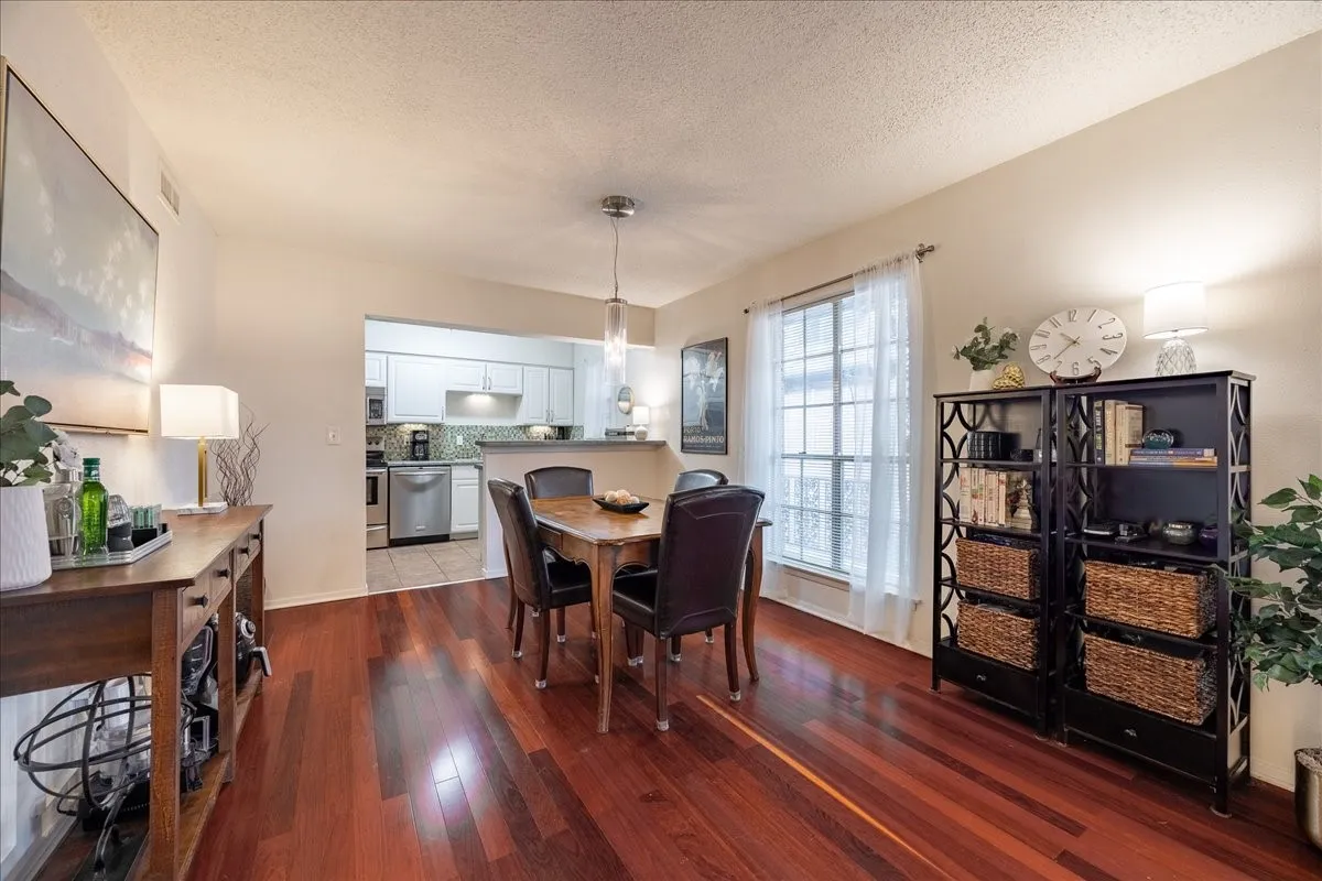 Condominium For Sale in Dallas County , 6027 E University Boulevard 215, Dallas, Texas 75206, 2 Bedroom, 2 Bathroom, Garage spaces, 1,070 Sqft, built in 1964, mls#21287725, Real Estate Agent in Dallas, Homes For Sale in Dallas county, Homes For Sale in Dallas, Realtor in Dallas Texas, Real Estate Brokerage Independent Realty Texas, Luminita Cordes Realtor
