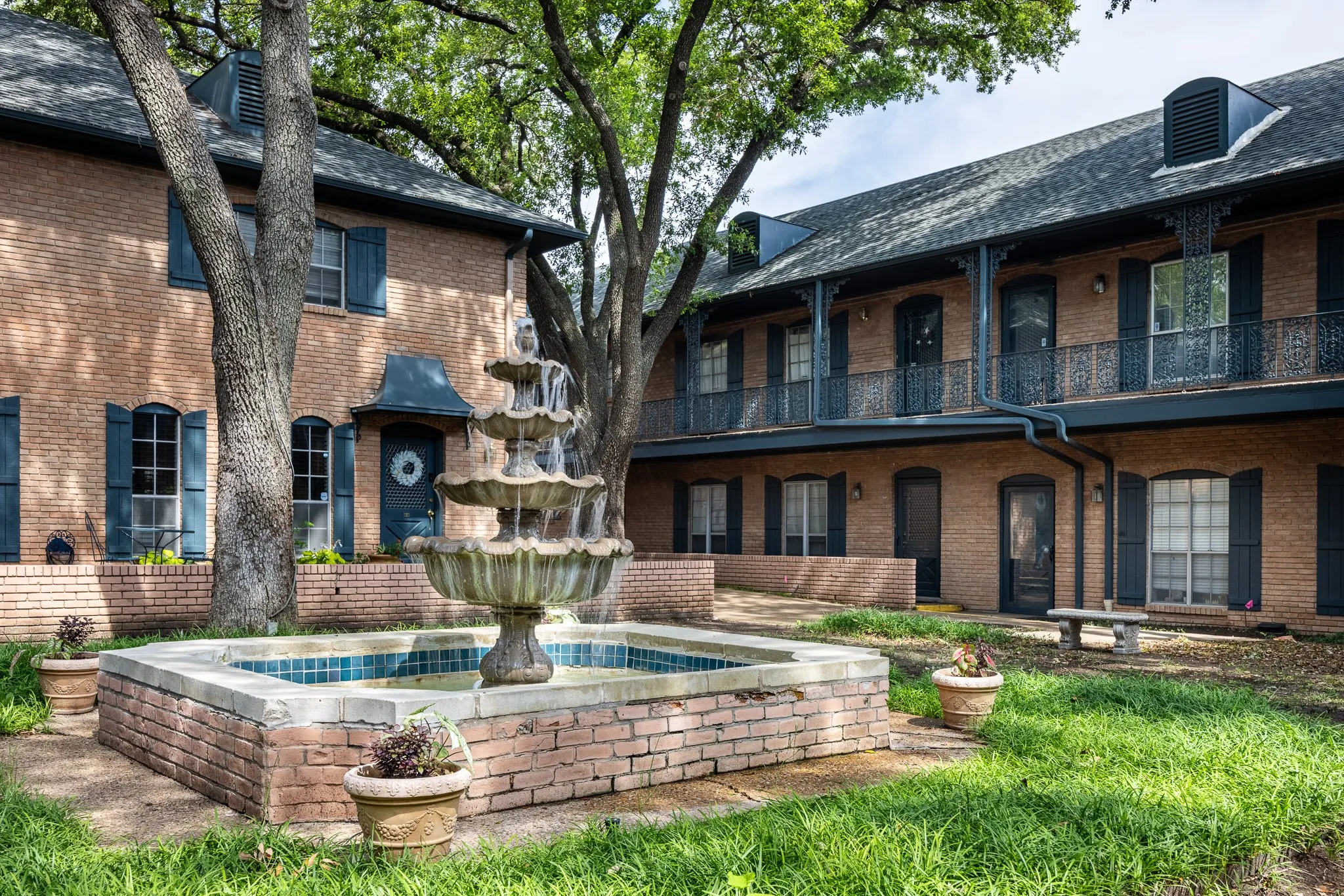 Condominium For Sale in Dallas County , 6027 E University Boulevard 215, Dallas, Texas 75206, 2 Bedroom, 2 Bathroom, Garage spaces, 1,070 Sqft, built in 1964, mls#21287725, Real Estate Agent in Dallas, Homes For Sale in Dallas county, Homes For Sale in Dallas, Realtor in Dallas Texas, Real Estate Brokerage Independent Realty Texas, Luminita Cordes Realtor