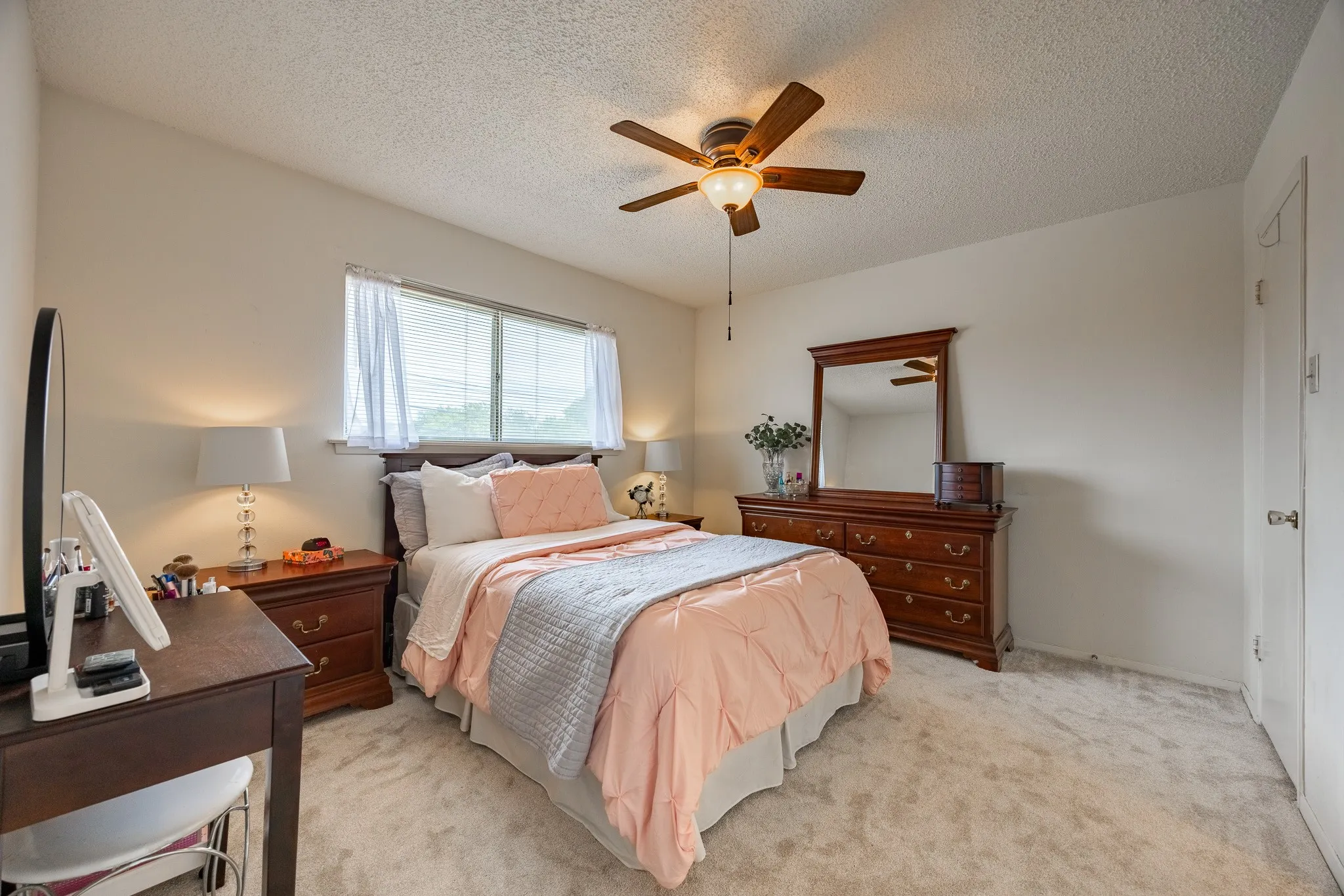 Condominium For Sale in Dallas County , 6027 E University Boulevard 215, Dallas, Texas 75206, 2 Bedroom, 2 Bathroom, Garage spaces, 1,070 Sqft, built in 1964, mls#21287725, Real Estate Agent in Dallas, Homes For Sale in Dallas county, Homes For Sale in Dallas, Realtor in Dallas Texas, Real Estate Brokerage Independent Realty Texas, Luminita Cordes Realtor
