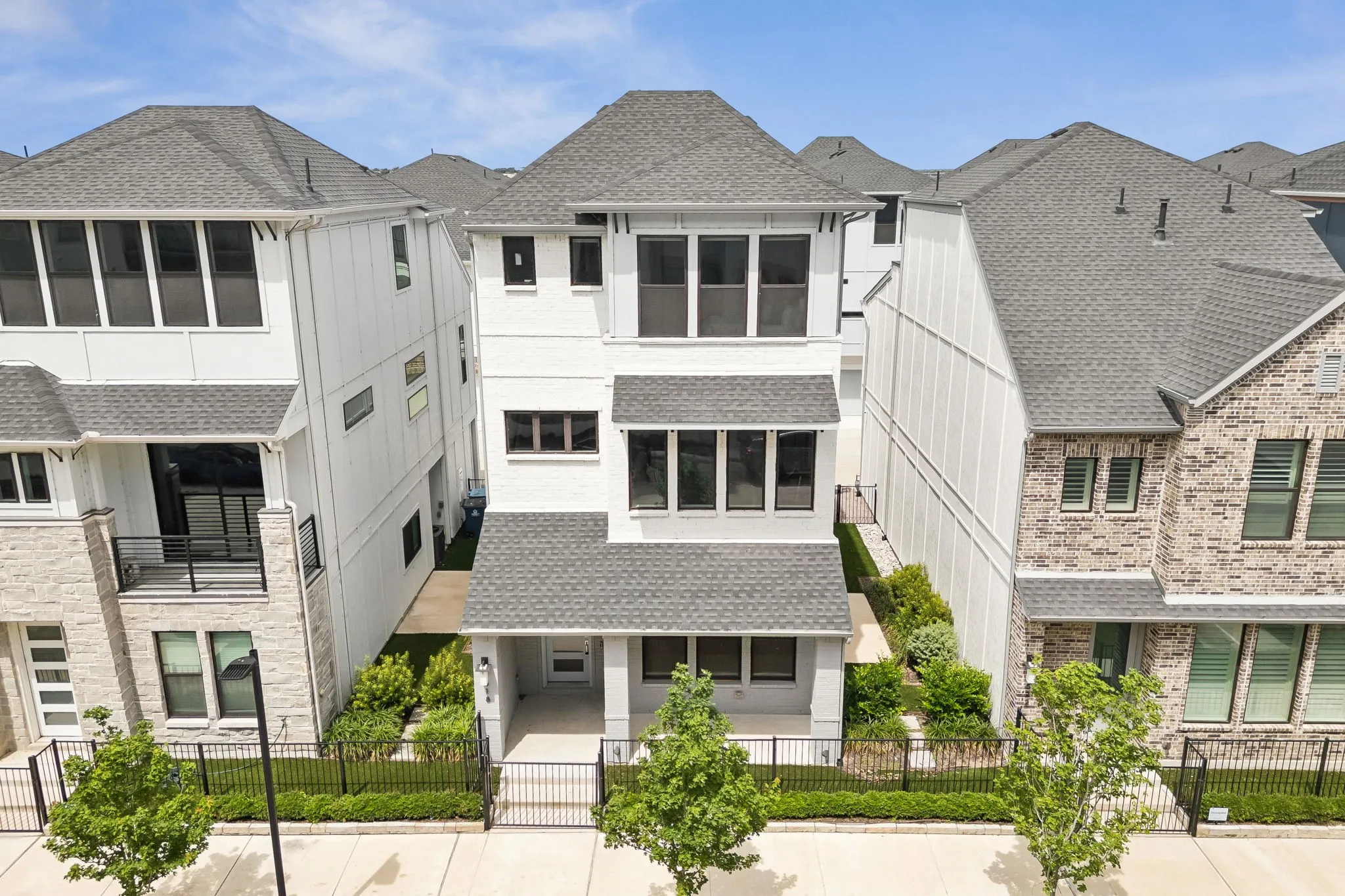 Single Family Residence For Sale in Dallas County , 518 Winners Circle, Rowlett, Texas 75088, 3 Bedroom, 4 Bathroom, 2 Garage spaces, 2,036 Sqft, built in 2022, mls#21278099, Real Estate Agent in Rowlett, Homes For Sale in Dallas county, Homes For Sale in Rowlett, Realtor in Rowlett Texas, Real Estate Brokerage Independent Realty Texas, Luminita Cordes Realtor