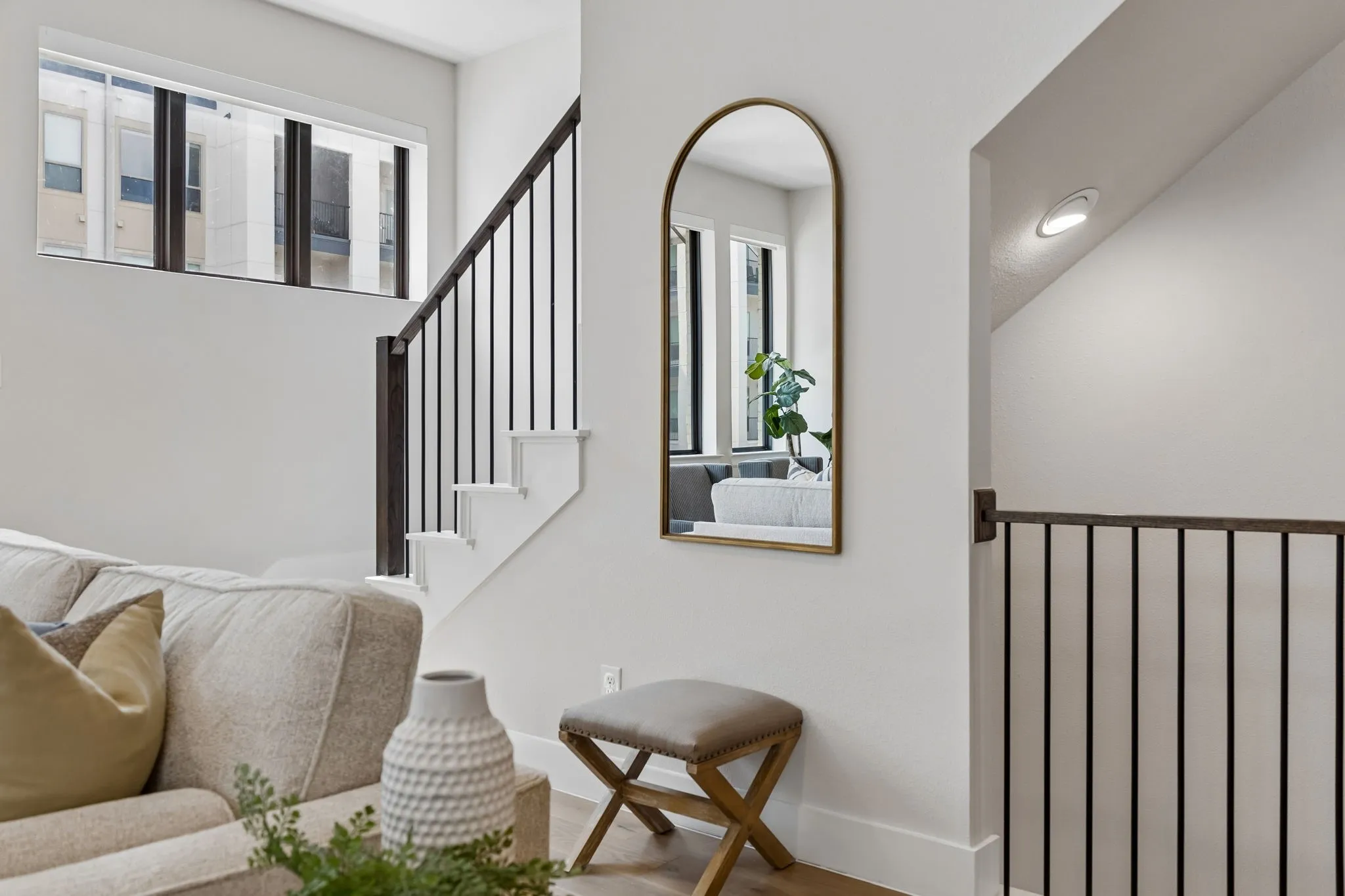 Modern Living with Architectural Character
Clean lines, oversized windows, and contemporary finishes create a stylish yet comfortable atmosphere throughout the main living area.