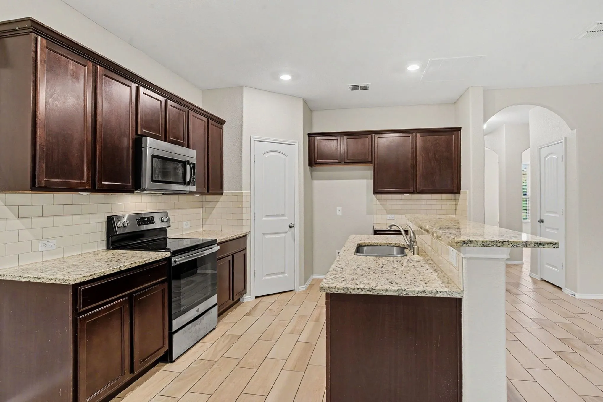 Single Family Residence For Sale in Rockwall County , 1009 N Churchill Drive, Fate, Texas 75189, 4 Bedroom, 3 Bathroom, 2 Garage spaces, 2,577 Sqft, built in 2018, mls#21280545, Real Estate Agent in Fate, Homes For Sale in Rockwall county, Homes For Sale in Fate, Realtor in Fate Texas, Real Estate Brokerage Independent Realty Texas, Luminita Cordes Realtor