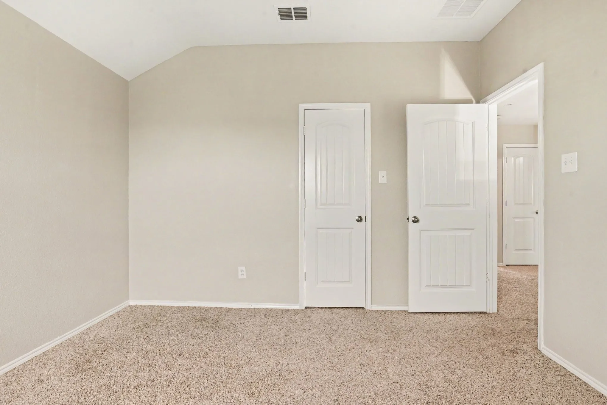 Single Family Residence For Sale in Rockwall County , 1009 N Churchill Drive, Fate, Texas 75189, 4 Bedroom, 3 Bathroom, 2 Garage spaces, 2,577 Sqft, built in 2018, mls#21280545, Real Estate Agent in Fate, Homes For Sale in Rockwall county, Homes For Sale in Fate, Realtor in Fate Texas, Real Estate Brokerage Independent Realty Texas, Luminita Cordes Realtor