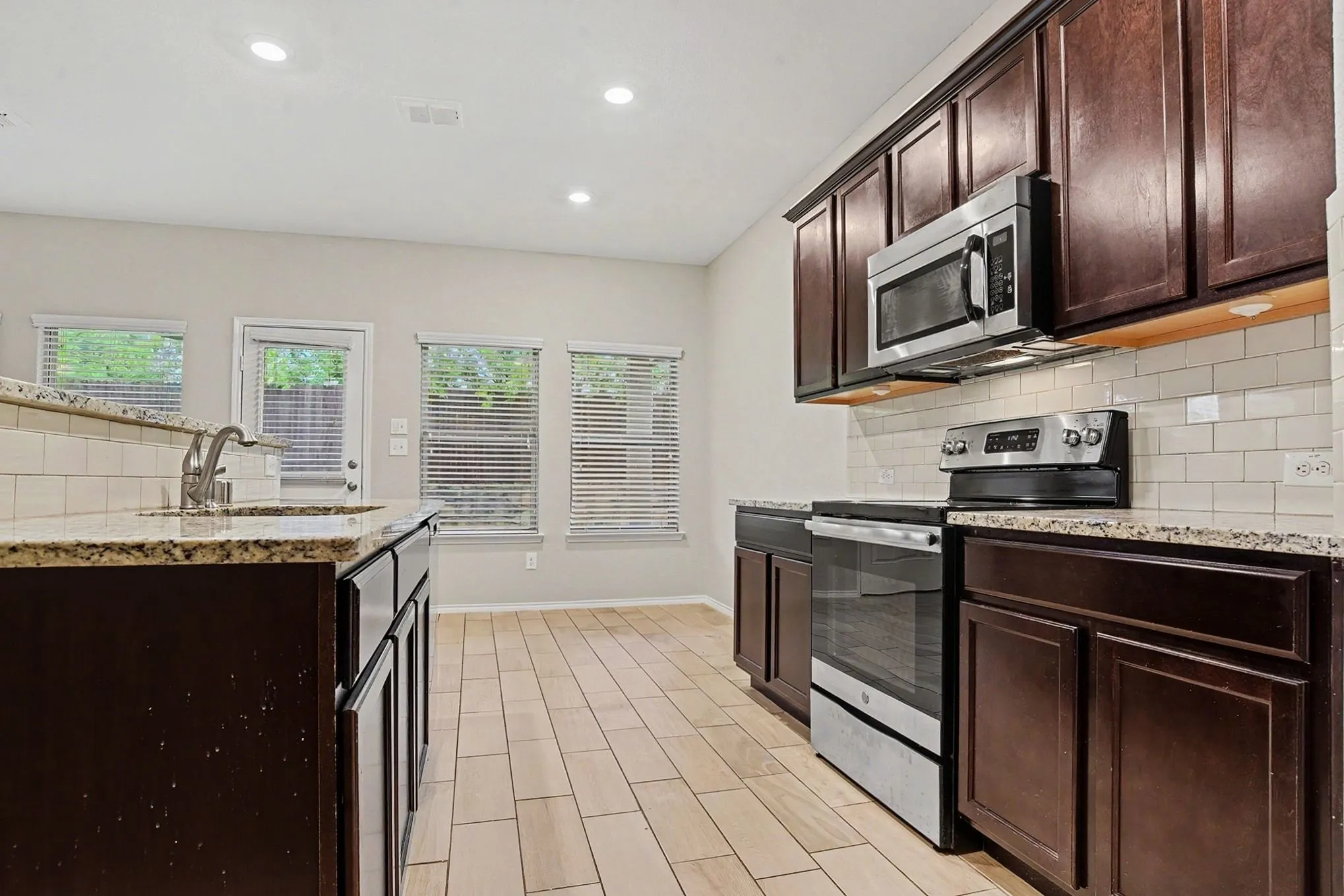 Single Family Residence For Sale in Rockwall County , 1009 N Churchill Drive, Fate, Texas 75189, 4 Bedroom, 3 Bathroom, 2 Garage spaces, 2,577 Sqft, built in 2018, mls#21280545, Real Estate Agent in Fate, Homes For Sale in Rockwall county, Homes For Sale in Fate, Realtor in Fate Texas, Real Estate Brokerage Independent Realty Texas, Luminita Cordes Realtor