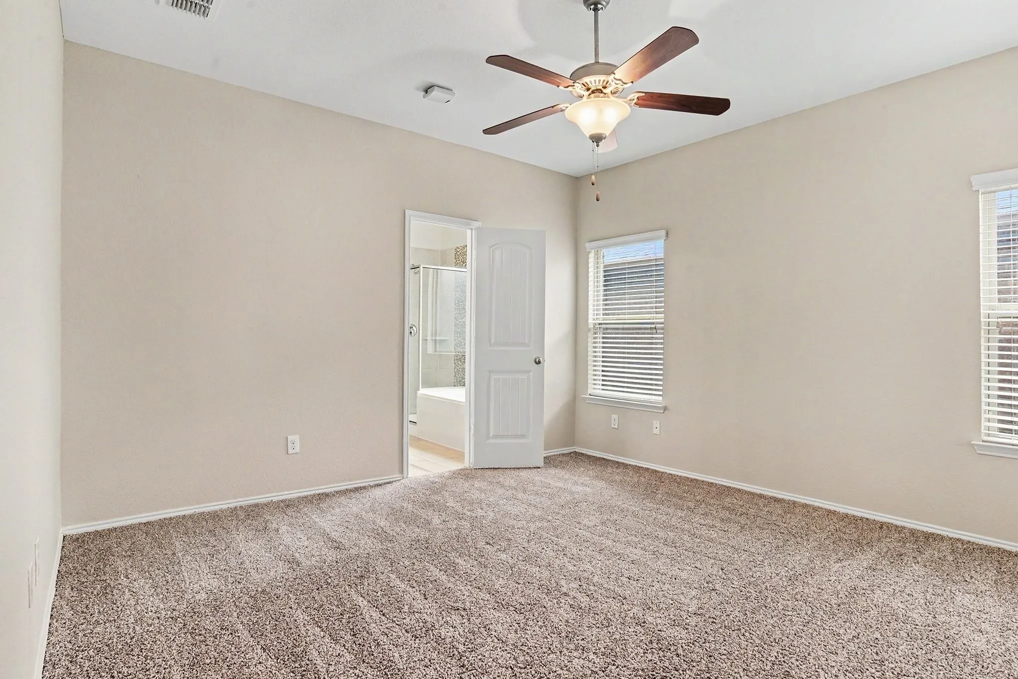 Single Family Residence For Sale in Rockwall County , 1009 N Churchill Drive, Fate, Texas 75189, 4 Bedroom, 3 Bathroom, 2 Garage spaces, 2,577 Sqft, built in 2018, mls#21280545, Real Estate Agent in Fate, Homes For Sale in Rockwall county, Homes For Sale in Fate, Realtor in Fate Texas, Real Estate Brokerage Independent Realty Texas, Luminita Cordes Realtor