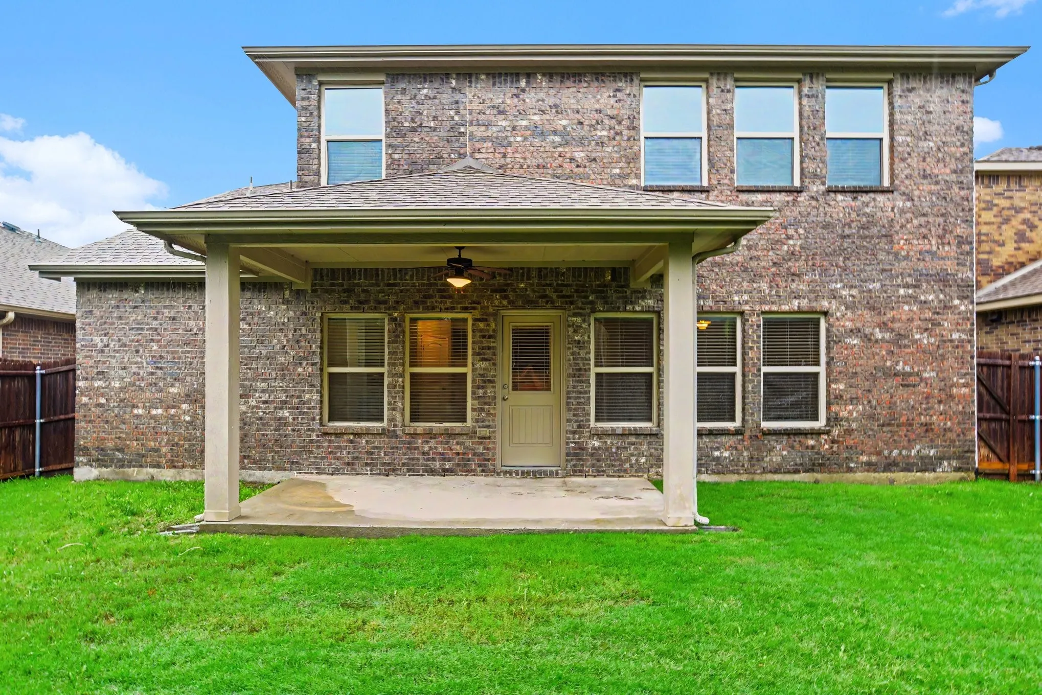 Single Family Residence For Sale in Rockwall County , 1009 N Churchill Drive, Fate, Texas 75189, 4 Bedroom, 3 Bathroom, 2 Garage spaces, 2,577 Sqft, built in 2018, mls#21280545, Real Estate Agent in Fate, Homes For Sale in Rockwall county, Homes For Sale in Fate, Realtor in Fate Texas, Real Estate Brokerage Independent Realty Texas, Luminita Cordes Realtor