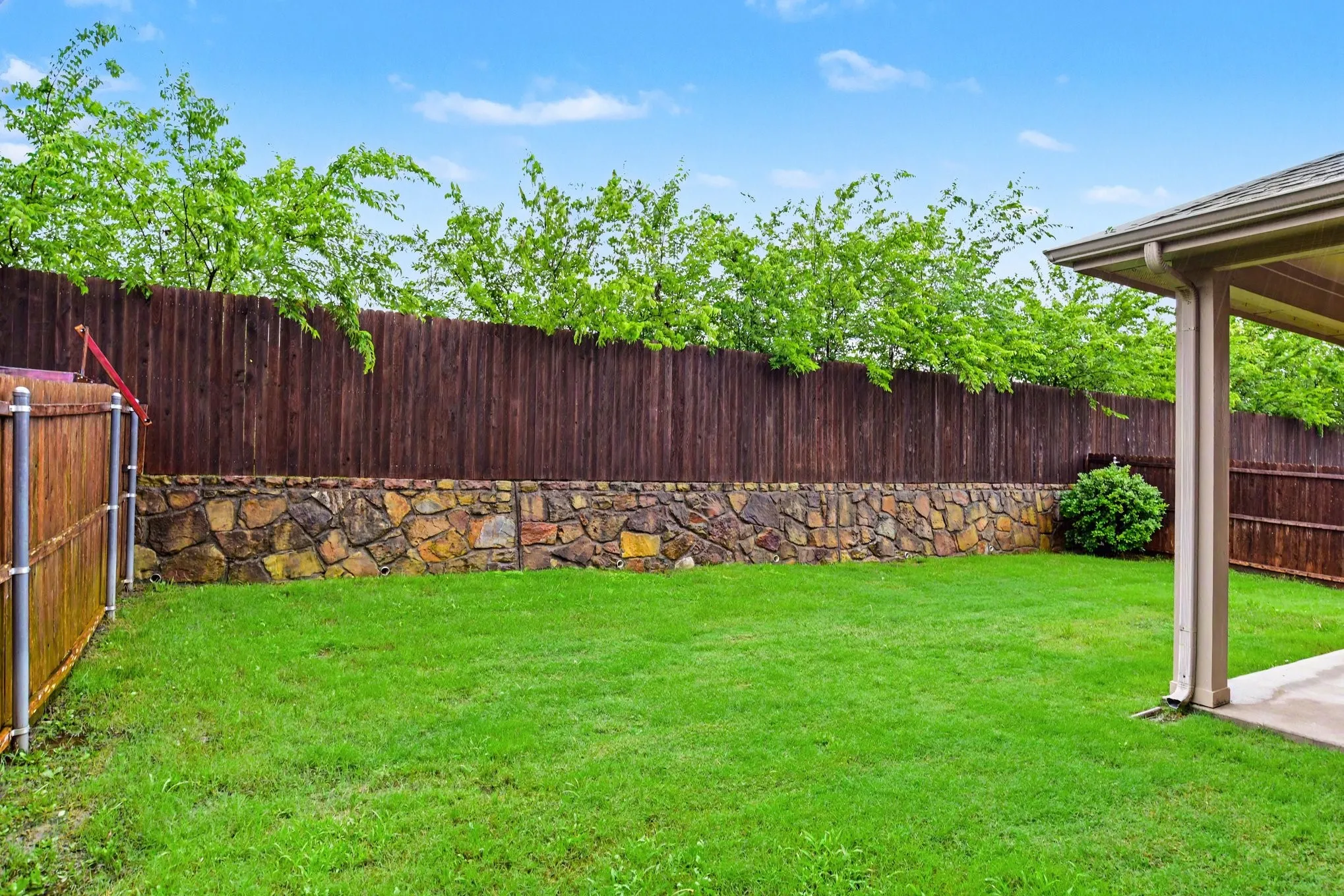 Single Family Residence For Sale in Rockwall County , 1009 N Churchill Drive, Fate, Texas 75189, 4 Bedroom, 3 Bathroom, 2 Garage spaces, 2,577 Sqft, built in 2018, mls#21280545, Real Estate Agent in Fate, Homes For Sale in Rockwall county, Homes For Sale in Fate, Realtor in Fate Texas, Real Estate Brokerage Independent Realty Texas, Luminita Cordes Realtor