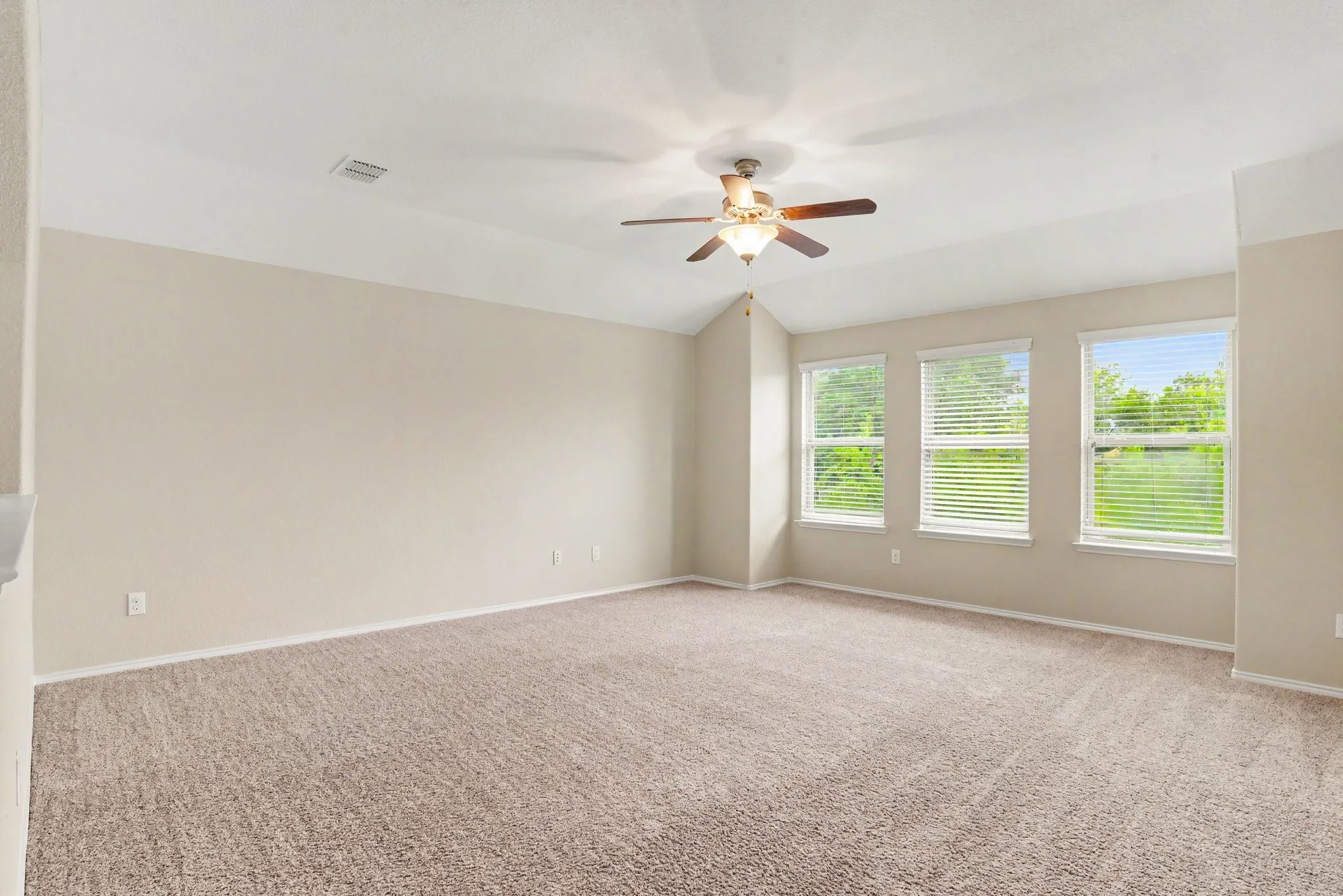 Single Family Residence For Sale in Rockwall County , 1009 N Churchill Drive, Fate, Texas 75189, 4 Bedroom, 3 Bathroom, 2 Garage spaces, 2,577 Sqft, built in 2018, mls#21280545, Real Estate Agent in Fate, Homes For Sale in Rockwall county, Homes For Sale in Fate, Realtor in Fate Texas, Real Estate Brokerage Independent Realty Texas, Luminita Cordes Realtor
