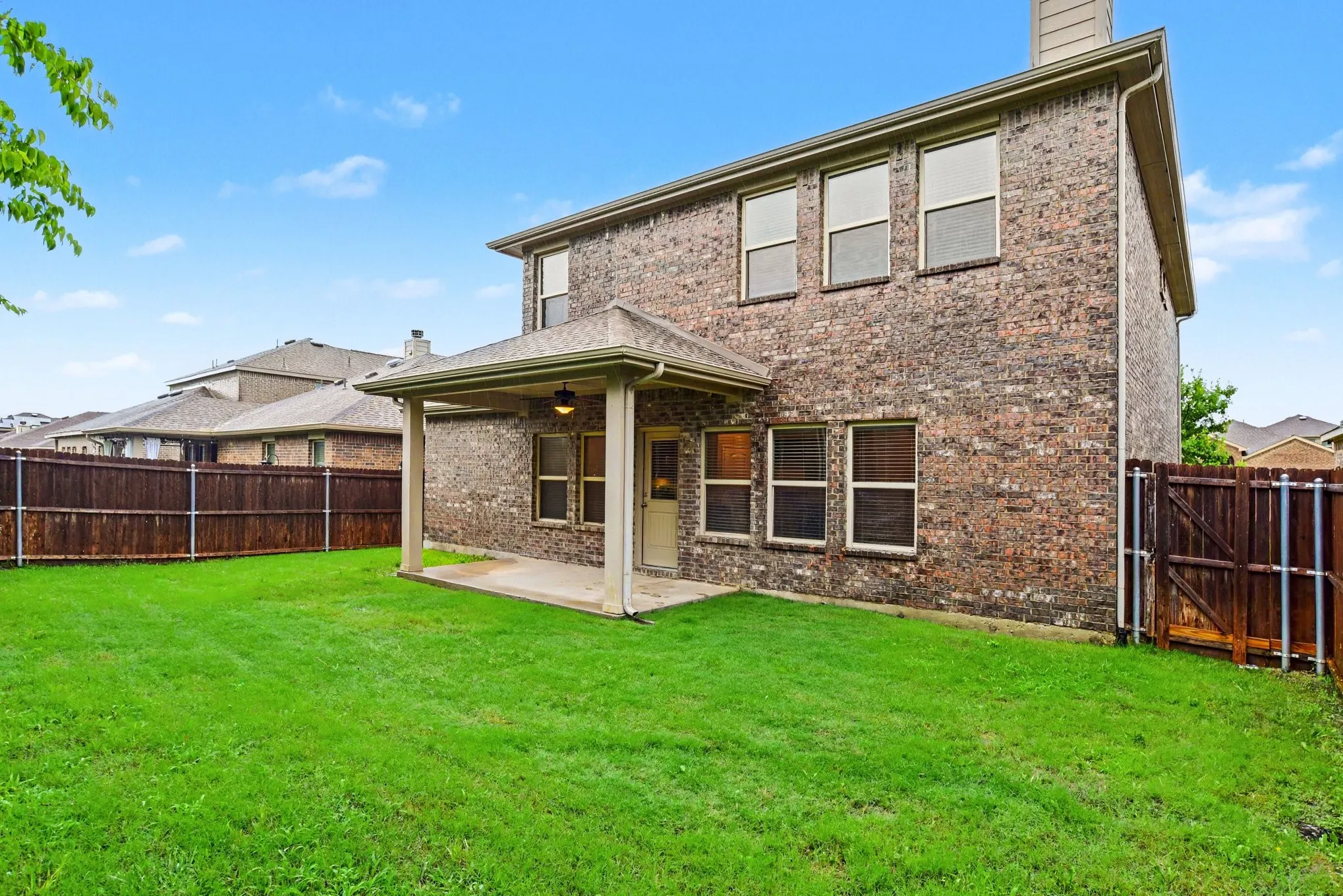 Single Family Residence For Sale in Rockwall County , 1009 N Churchill Drive, Fate, Texas 75189, 4 Bedroom, 3 Bathroom, 2 Garage spaces, 2,577 Sqft, built in 2018, mls#21280545, Real Estate Agent in Fate, Homes For Sale in Rockwall county, Homes For Sale in Fate, Realtor in Fate Texas, Real Estate Brokerage Independent Realty Texas, Luminita Cordes Realtor
