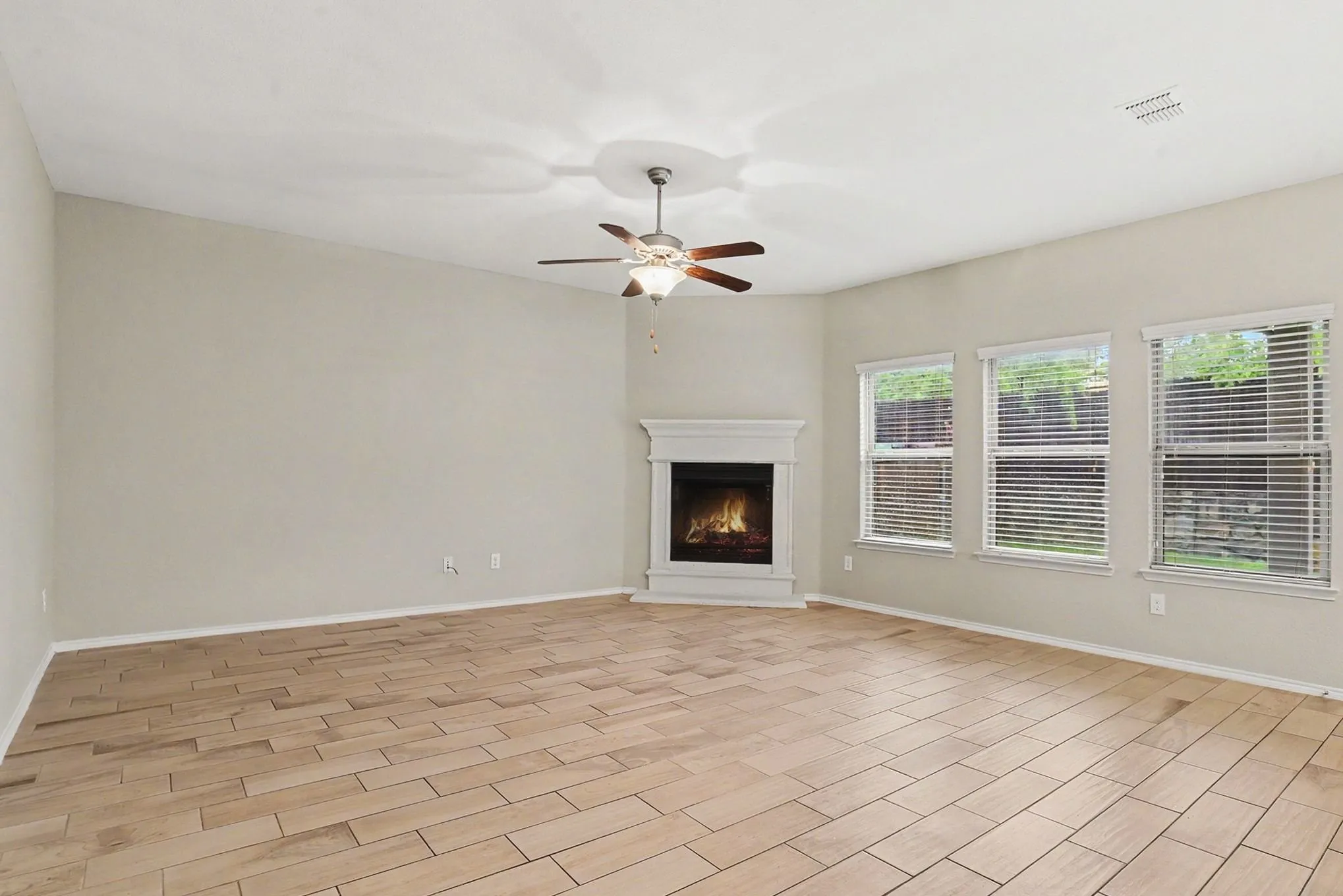 Single Family Residence For Sale in Rockwall County , 1009 N Churchill Drive, Fate, Texas 75189, 4 Bedroom, 3 Bathroom, 2 Garage spaces, 2,577 Sqft, built in 2018, mls#21280545, Real Estate Agent in Fate, Homes For Sale in Rockwall county, Homes For Sale in Fate, Realtor in Fate Texas, Real Estate Brokerage Independent Realty Texas, Luminita Cordes Realtor