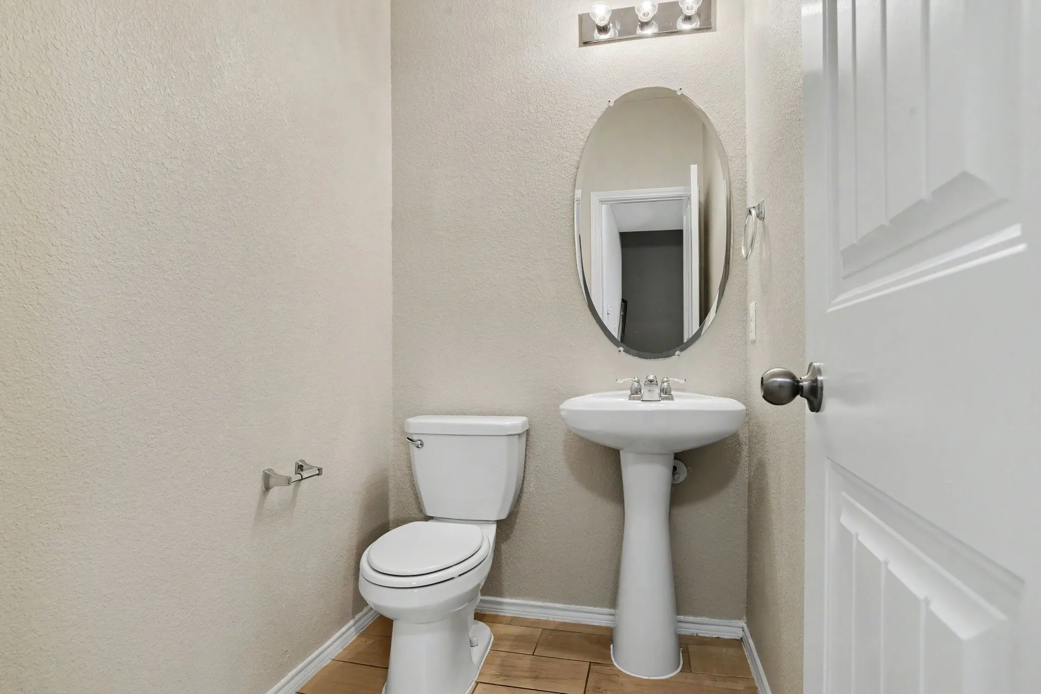Single Family Residence For Sale in Rockwall County , 1009 N Churchill Drive, Fate, Texas 75189, 4 Bedroom, 3 Bathroom, 2 Garage spaces, 2,577 Sqft, built in 2018, mls#21280545, Real Estate Agent in Fate, Homes For Sale in Rockwall county, Homes For Sale in Fate, Realtor in Fate Texas, Real Estate Brokerage Independent Realty Texas, Luminita Cordes Realtor