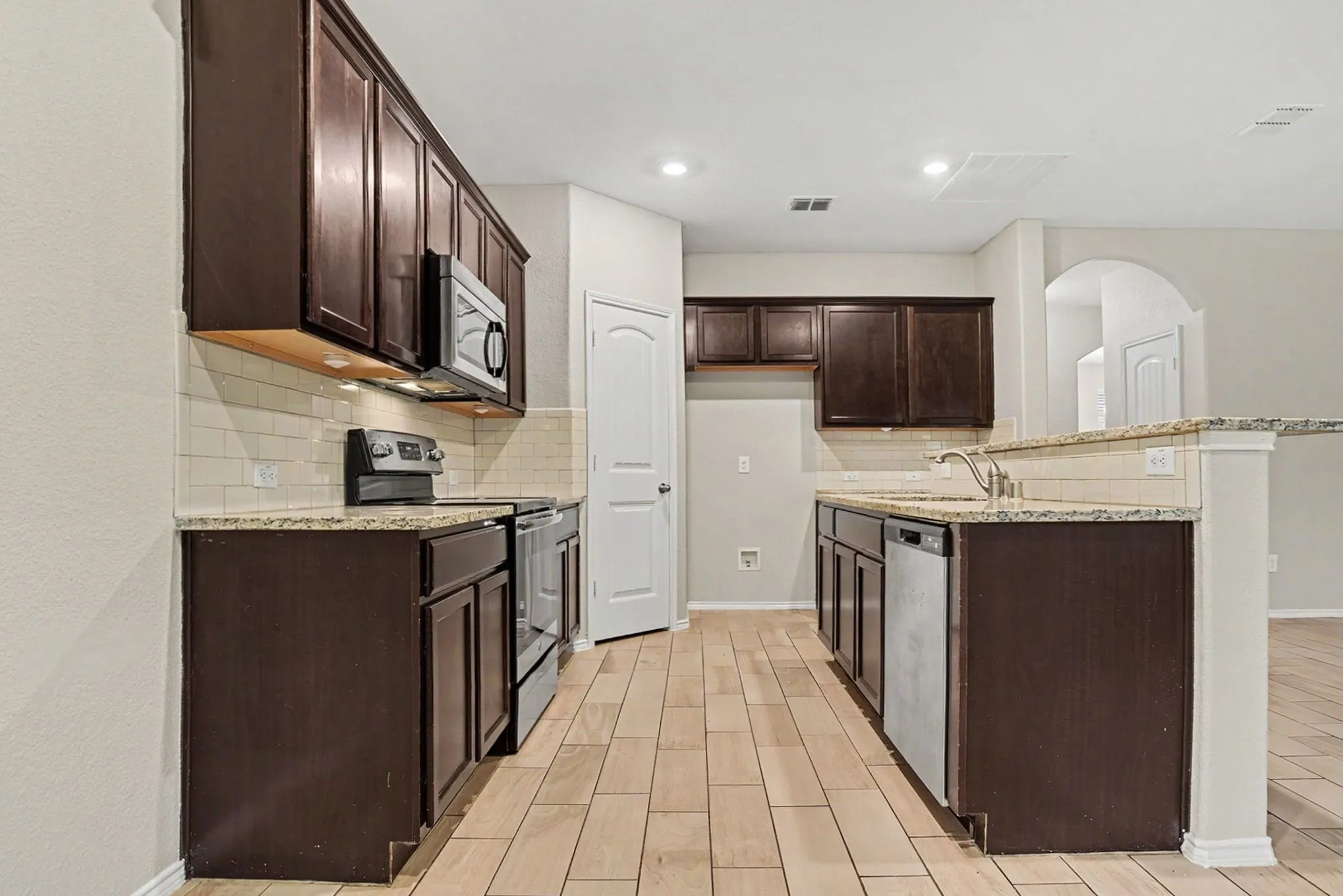 Single Family Residence For Sale in Rockwall County , 1009 N Churchill Drive, Fate, Texas 75189, 4 Bedroom, 3 Bathroom, 2 Garage spaces, 2,577 Sqft, built in 2018, mls#21280545, Real Estate Agent in Fate, Homes For Sale in Rockwall county, Homes For Sale in Fate, Realtor in Fate Texas, Real Estate Brokerage Independent Realty Texas, Luminita Cordes Realtor