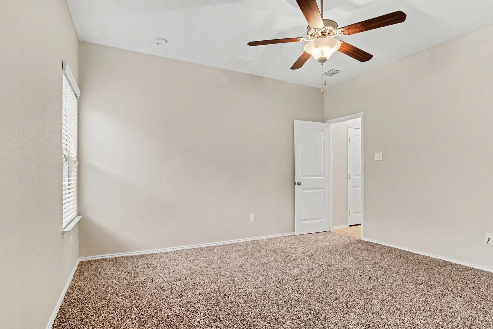 Single Family Residence For Sale in Rockwall County , 1009 N Churchill Drive, Fate, Texas 75189, 4 Bedroom, 3 Bathroom, 2 Garage spaces, 2,577 Sqft, built in 2018, mls#21280545, Real Estate Agent in Fate, Homes For Sale in Rockwall county, Homes For Sale in Fate, Realtor in Fate Texas, Real Estate Brokerage Independent Realty Texas, Luminita Cordes Realtor
