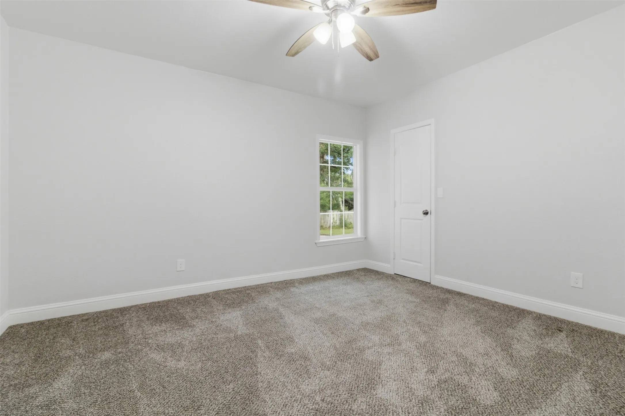 Single Family Residence For Sale in Angelina County , 325 Sunset Boulevard, Lufkin, Texas 75904, 4 Bedroom, 3 Bathroom, 2 Garage spaces, 3,302 Sqft, built in 1950, mls#21286225, Real Estate Agent in Lufkin, Homes For Sale in Angelina county, Homes For Sale in Lufkin, Realtor in Lufkin Texas, Real Estate Brokerage Independent Realty Texas, Luminita Cordes Realtor