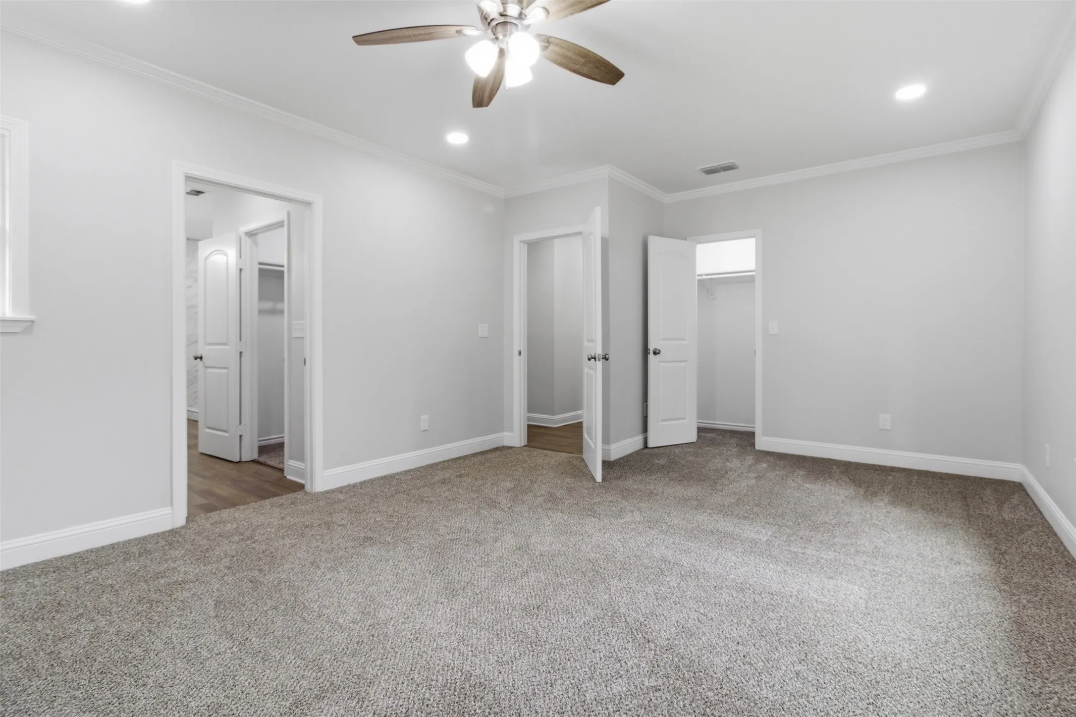 Single Family Residence For Sale in Angelina County , 325 Sunset Boulevard, Lufkin, Texas 75904, 4 Bedroom, 3 Bathroom, 2 Garage spaces, 3,302 Sqft, built in 1950, mls#21286225, Real Estate Agent in Lufkin, Homes For Sale in Angelina county, Homes For Sale in Lufkin, Realtor in Lufkin Texas, Real Estate Brokerage Independent Realty Texas, Luminita Cordes Realtor