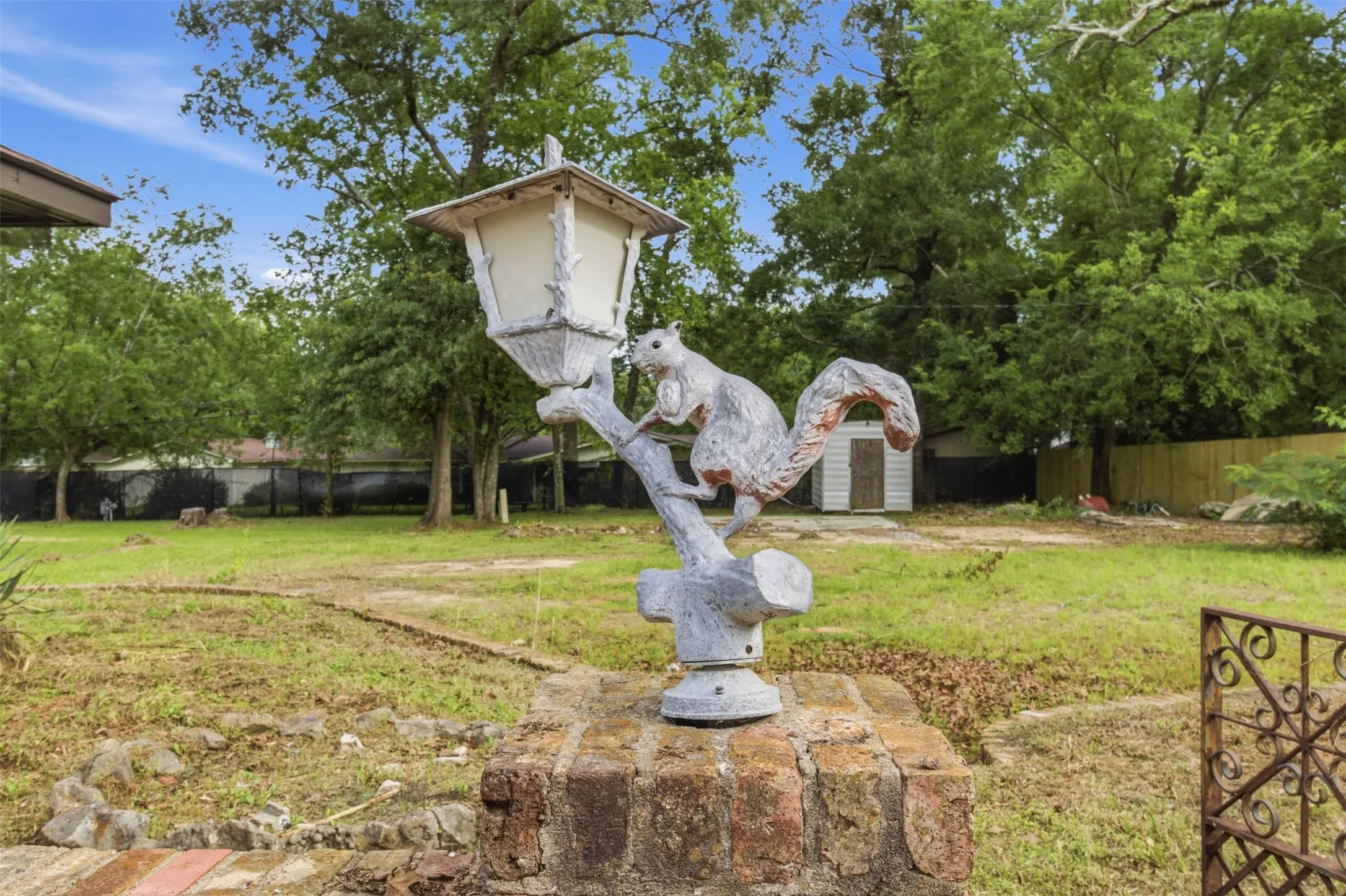 Single Family Residence For Sale in Angelina County , 325 Sunset Boulevard, Lufkin, Texas 75904, 4 Bedroom, 3 Bathroom, 2 Garage spaces, 3,302 Sqft, built in 1950, mls#21286225, Real Estate Agent in Lufkin, Homes For Sale in Angelina county, Homes For Sale in Lufkin, Realtor in Lufkin Texas, Real Estate Brokerage Independent Realty Texas, Luminita Cordes Realtor