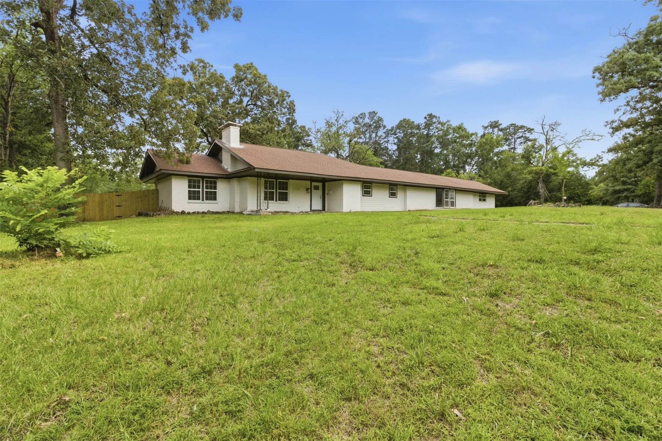 Single Family Residence For Sale in Angelina County , 325 Sunset Boulevard, Lufkin, Texas 75904, 4 Bedroom, 3 Bathroom, 2 Garage spaces, 3,302 Sqft, built in 1950, mls#21286225, Real Estate Agent in Lufkin, Homes For Sale in Angelina county, Homes For Sale in Lufkin, Realtor in Lufkin Texas, Real Estate Brokerage Independent Realty Texas, Luminita Cordes Realtor