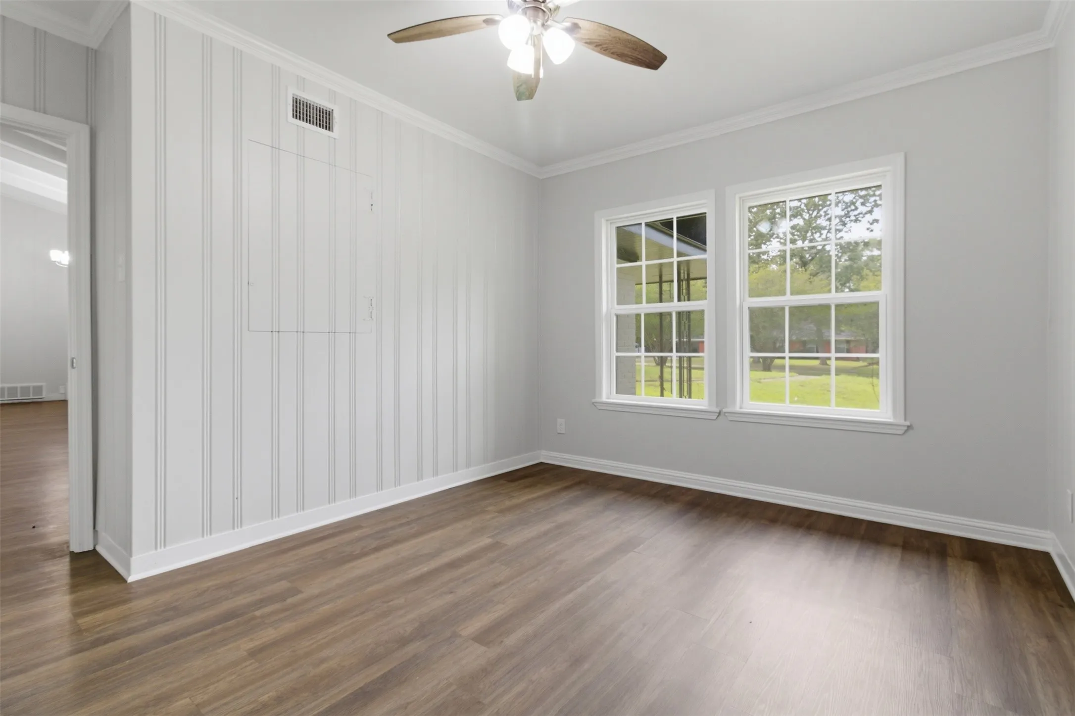 Single Family Residence For Sale in Angelina County , 325 Sunset Boulevard, Lufkin, Texas 75904, 4 Bedroom, 3 Bathroom, 2 Garage spaces, 3,302 Sqft, built in 1950, mls#21286225, Real Estate Agent in Lufkin, Homes For Sale in Angelina county, Homes For Sale in Lufkin, Realtor in Lufkin Texas, Real Estate Brokerage Independent Realty Texas, Luminita Cordes Realtor
