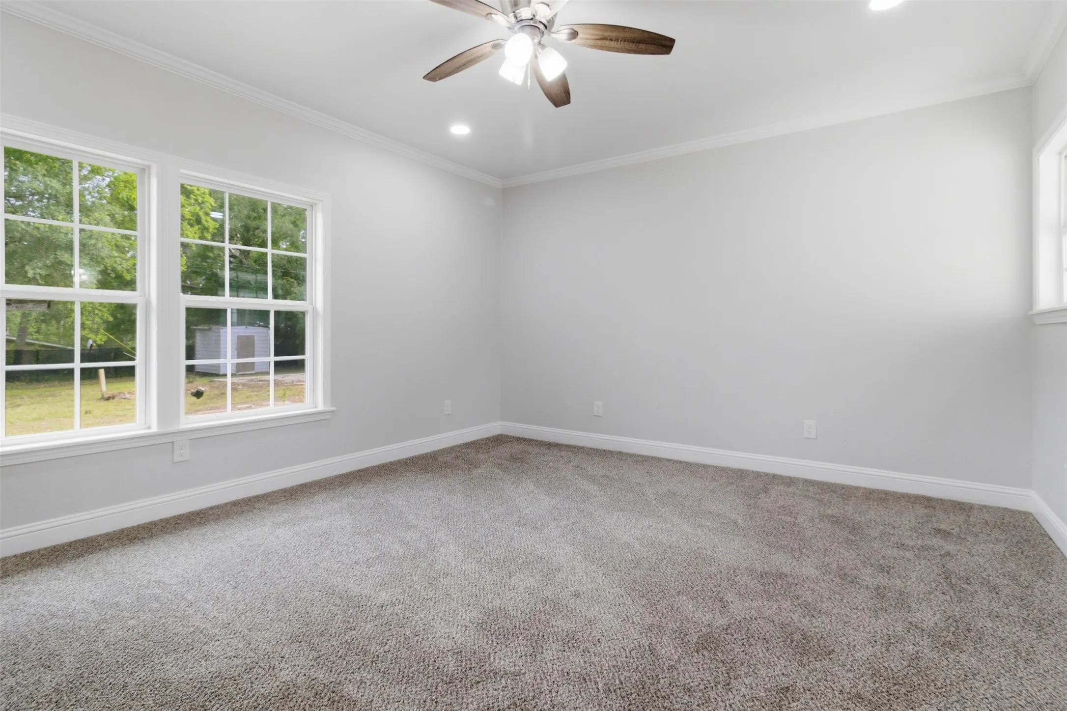 Single Family Residence For Sale in Angelina County , 325 Sunset Boulevard, Lufkin, Texas 75904, 4 Bedroom, 3 Bathroom, 2 Garage spaces, 3,302 Sqft, built in 1950, mls#21286225, Real Estate Agent in Lufkin, Homes For Sale in Angelina county, Homes For Sale in Lufkin, Realtor in Lufkin Texas, Real Estate Brokerage Independent Realty Texas, Luminita Cordes Realtor
