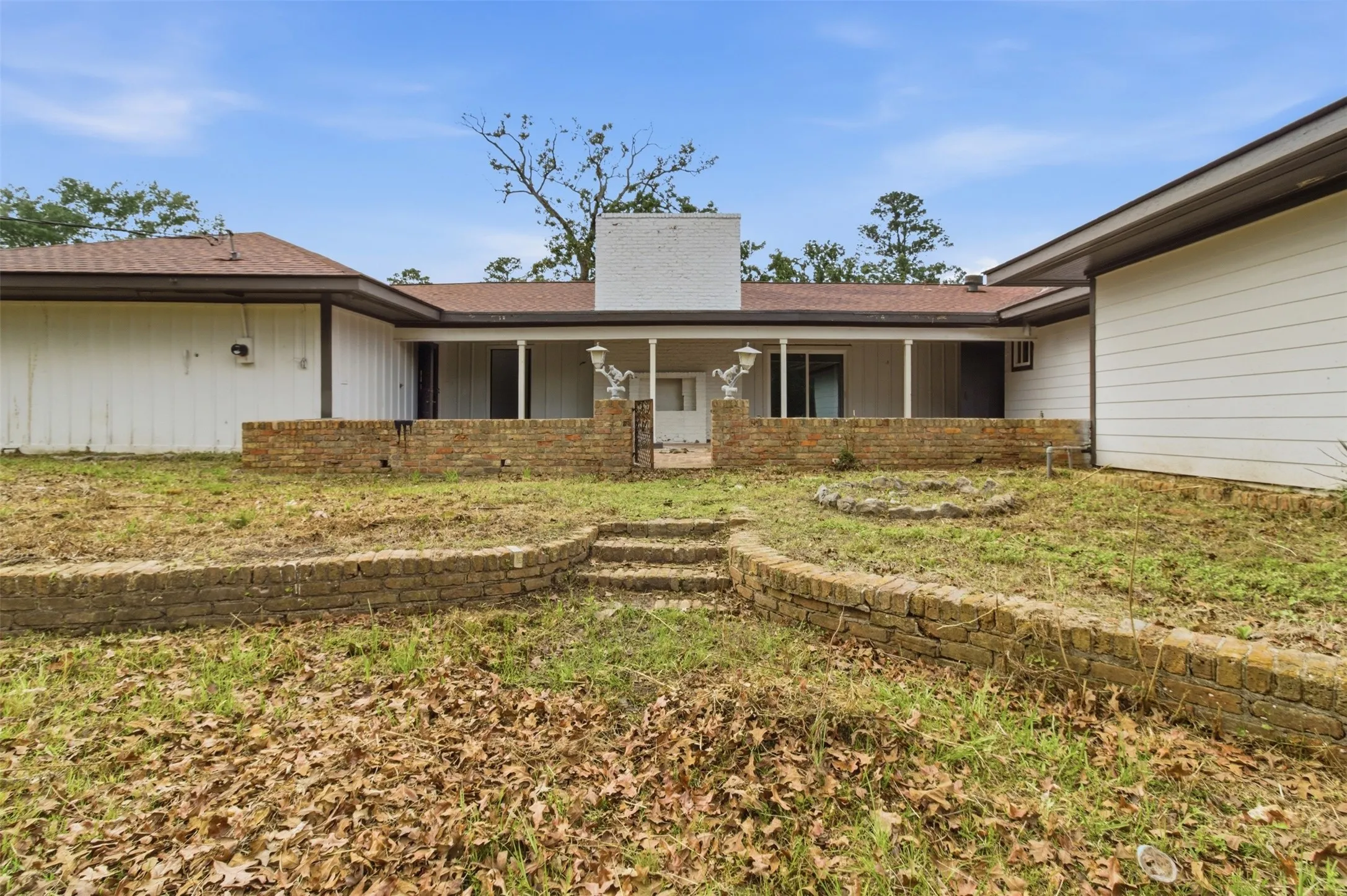 Single Family Residence For Sale in Angelina County , 325 Sunset Boulevard, Lufkin, Texas 75904, 4 Bedroom, 3 Bathroom, 2 Garage spaces, 3,302 Sqft, built in 1950, mls#21286225, Real Estate Agent in Lufkin, Homes For Sale in Angelina county, Homes For Sale in Lufkin, Realtor in Lufkin Texas, Real Estate Brokerage Independent Realty Texas, Luminita Cordes Realtor