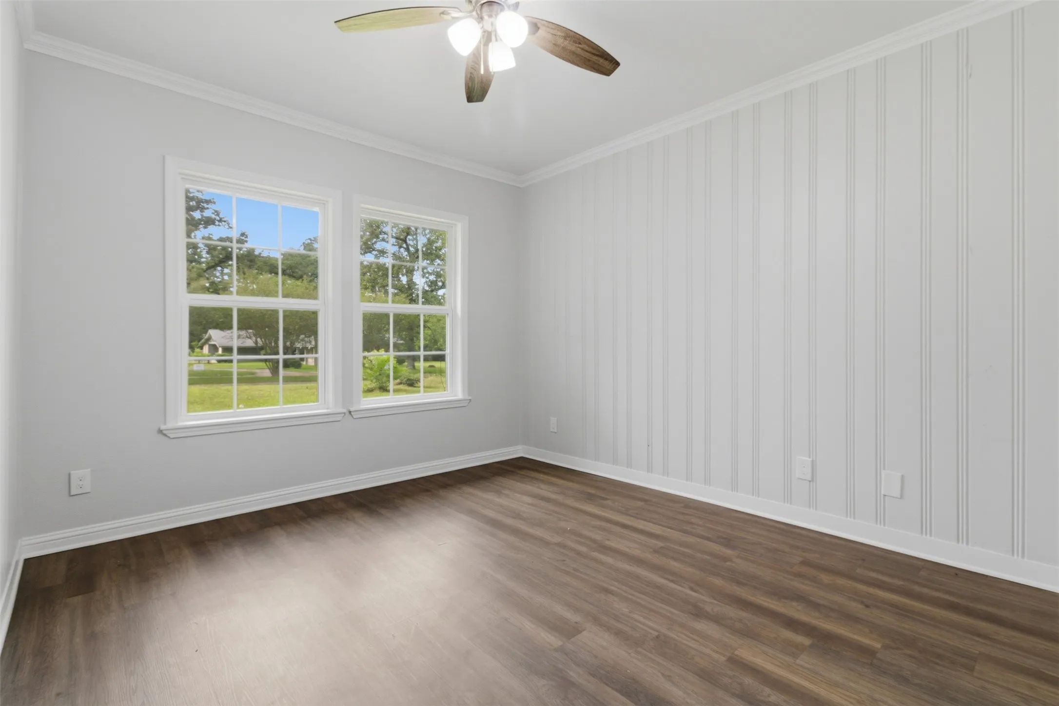 Single Family Residence For Sale in Angelina County , 325 Sunset Boulevard, Lufkin, Texas 75904, 4 Bedroom, 3 Bathroom, 2 Garage spaces, 3,302 Sqft, built in 1950, mls#21286225, Real Estate Agent in Lufkin, Homes For Sale in Angelina county, Homes For Sale in Lufkin, Realtor in Lufkin Texas, Real Estate Brokerage Independent Realty Texas, Luminita Cordes Realtor