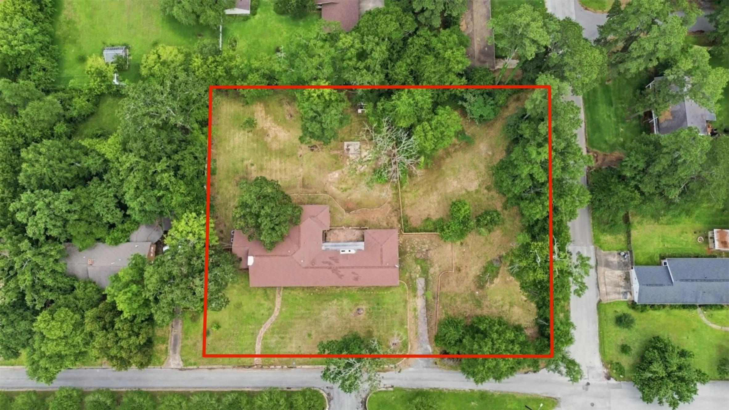 Single Family Residence For Sale in Angelina County , 325 Sunset Boulevard, Lufkin, Texas 75904, 4 Bedroom, 3 Bathroom, 2 Garage spaces, 3,302 Sqft, built in 1950, mls#21286225, Real Estate Agent in Lufkin, Homes For Sale in Angelina county, Homes For Sale in Lufkin, Realtor in Lufkin Texas, Real Estate Brokerage Independent Realty Texas, Luminita Cordes Realtor