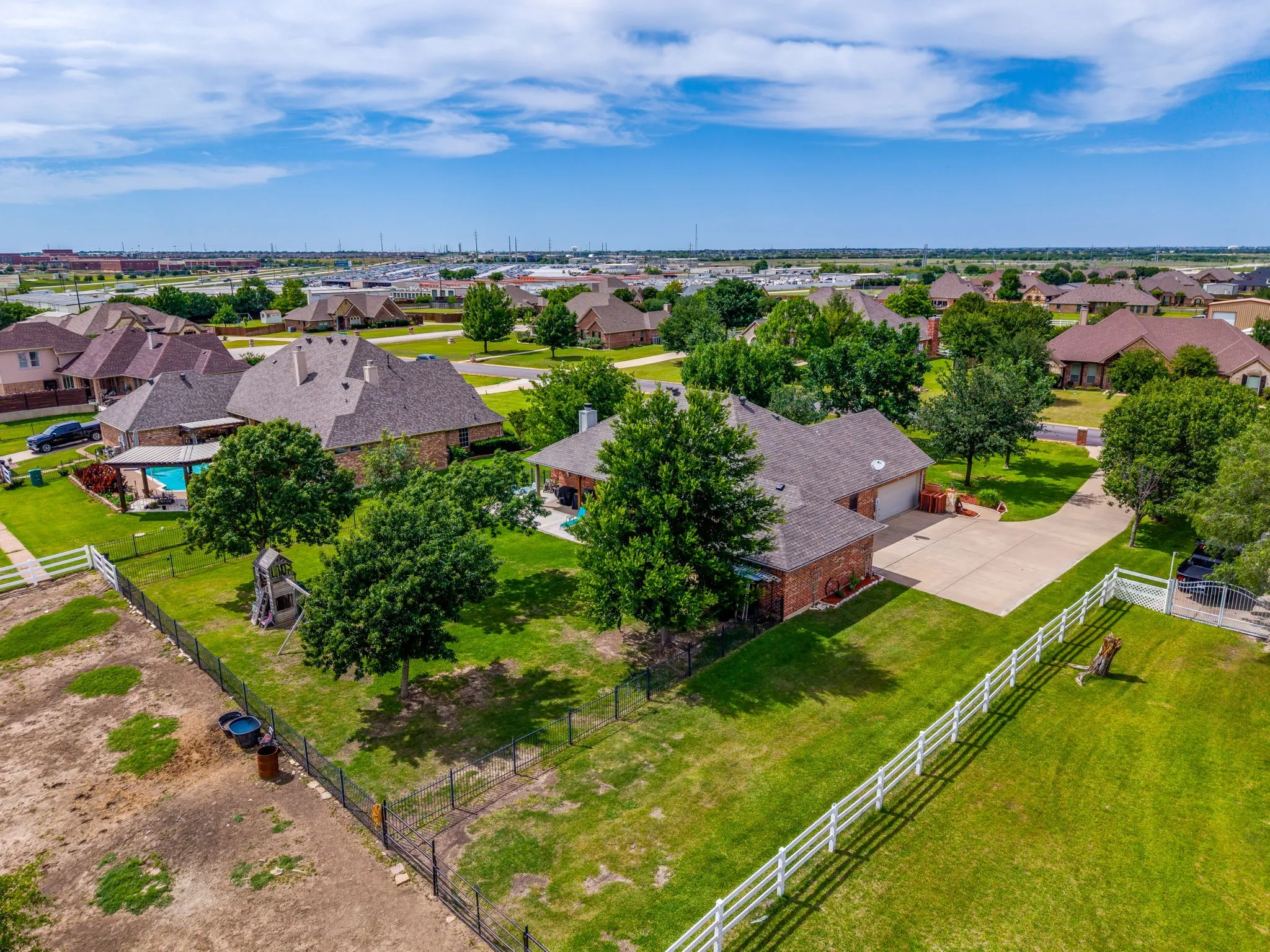 Single Family Residence For Sale in Tarrant County , 709 Lonesome Prairie Trail, Haslet, Texas 76052, 4 Bedroom, 2 Bathroom, 3 Garage spaces, 2,234 Sqft, built in 2002, mls#21288101, Real Estate Agent in Haslet, Homes For Sale in Tarrant county, Homes For Sale in Haslet, Realtor in Haslet Texas, Real Estate Brokerage Independent Realty Texas, Luminita Cordes Realtor