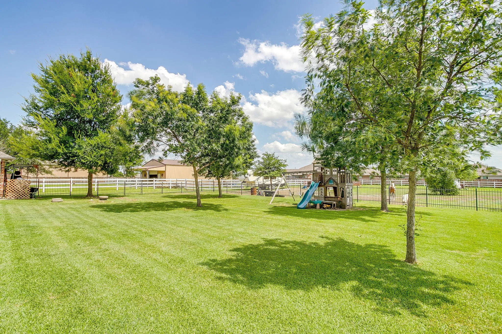 Single Family Residence For Sale in Tarrant County , 709 Lonesome Prairie Trail, Haslet, Texas 76052, 4 Bedroom, 2 Bathroom, 3 Garage spaces, 2,234 Sqft, built in 2002, mls#21288101, Real Estate Agent in Haslet, Homes For Sale in Tarrant county, Homes For Sale in Haslet, Realtor in Haslet Texas, Real Estate Brokerage Independent Realty Texas, Luminita Cordes Realtor