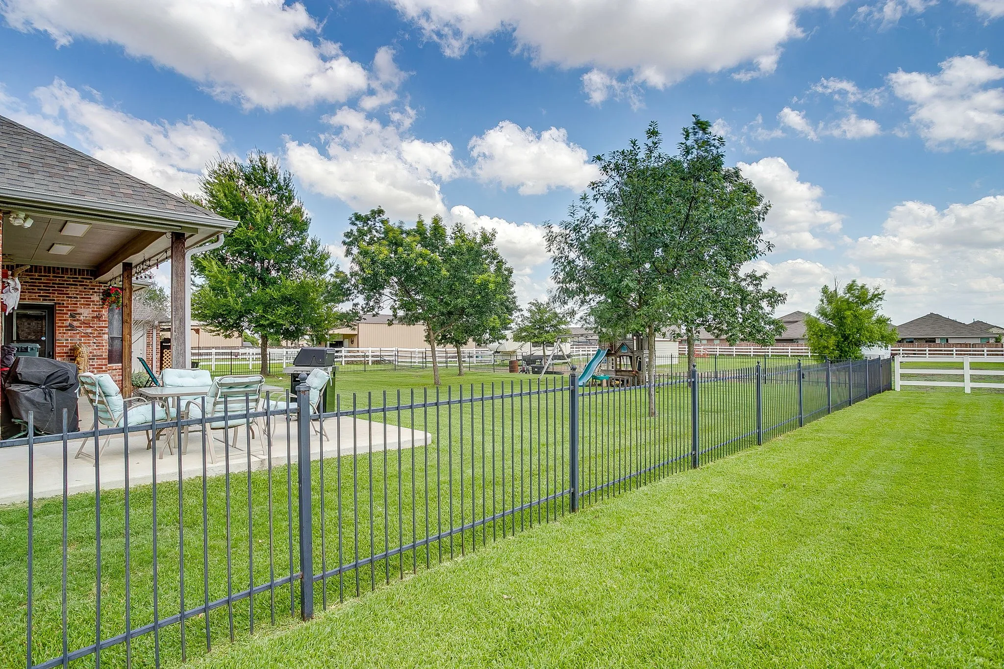Single Family Residence For Sale in Tarrant County , 709 Lonesome Prairie Trail, Haslet, Texas 76052, 4 Bedroom, 2 Bathroom, 3 Garage spaces, 2,234 Sqft, built in 2002, mls#21288101, Real Estate Agent in Haslet, Homes For Sale in Tarrant county, Homes For Sale in Haslet, Realtor in Haslet Texas, Real Estate Brokerage Independent Realty Texas, Luminita Cordes Realtor