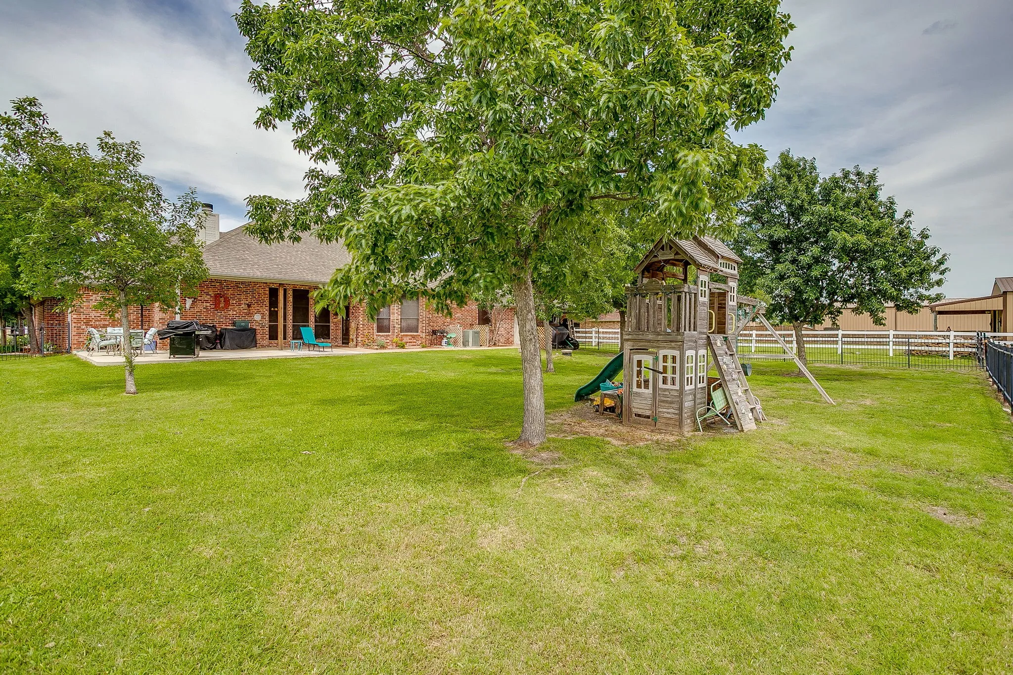 Single Family Residence For Sale in Tarrant County , 709 Lonesome Prairie Trail, Haslet, Texas 76052, 4 Bedroom, 2 Bathroom, 3 Garage spaces, 2,234 Sqft, built in 2002, mls#21288101, Real Estate Agent in Haslet, Homes For Sale in Tarrant county, Homes For Sale in Haslet, Realtor in Haslet Texas, Real Estate Brokerage Independent Realty Texas, Luminita Cordes Realtor